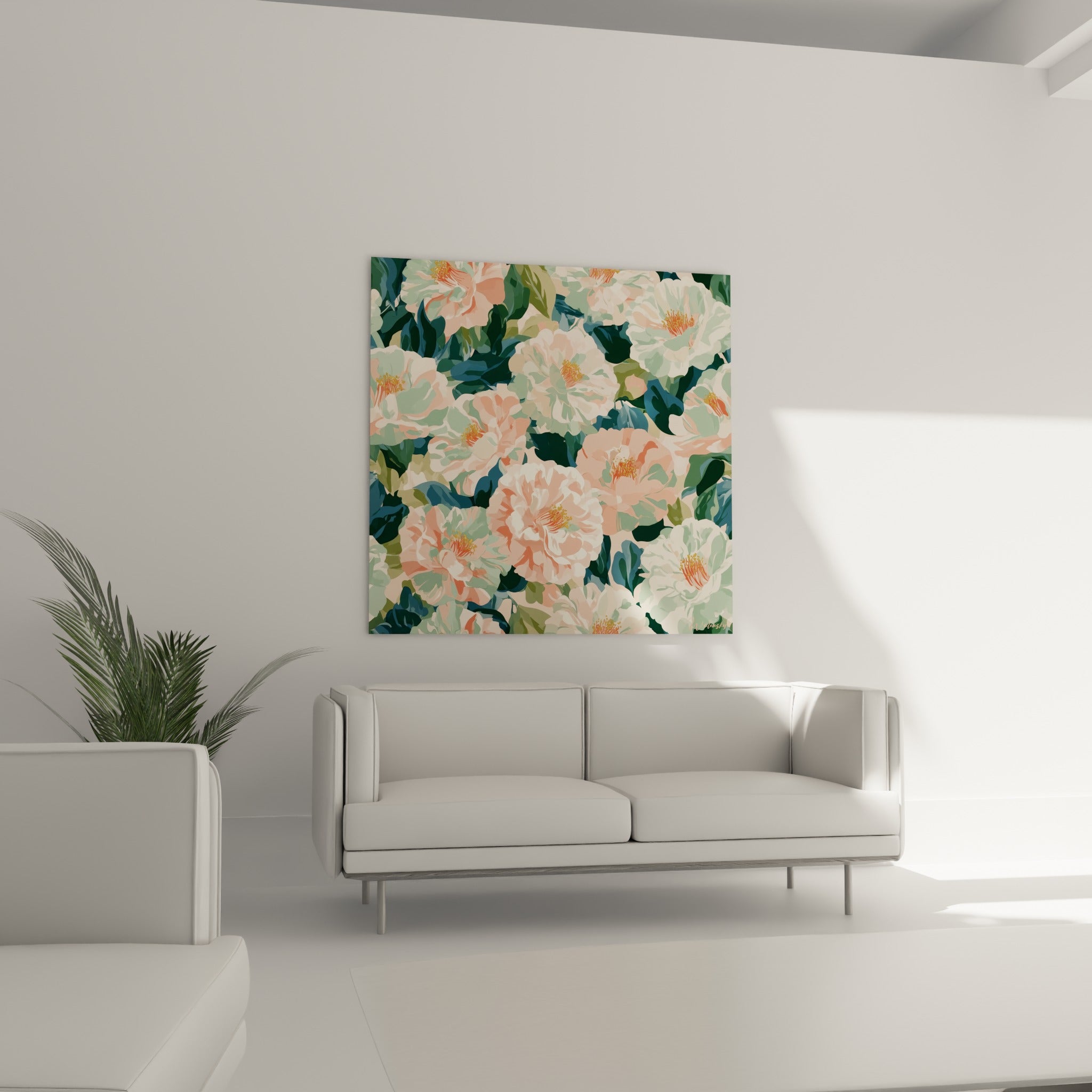 Fleurs de camélia rose corail et vert sauge entrelacées, disposées au-dessus d'un canapé dans un salon lumineux