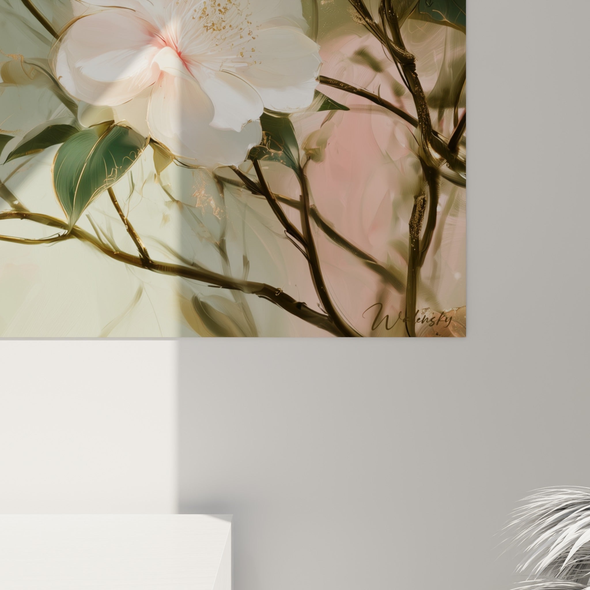 Pétales blancs veinés d'or et cœurs roses saupoudrés de pollen doré en gros plan sur la toile