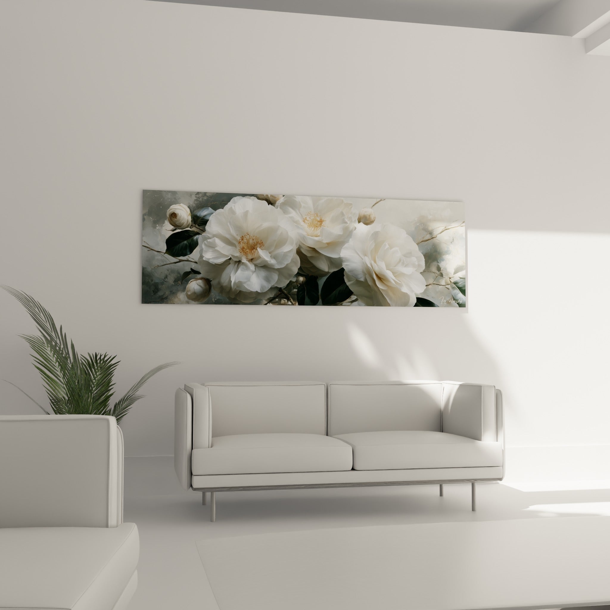 Fleurs de camélia blanc nacré et boutons ivoire au-dessus d'un canapé dans un salon lumineux