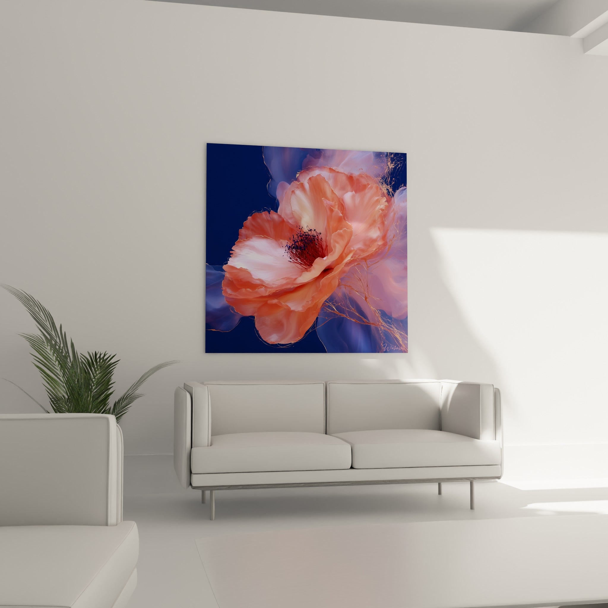 Fleur de camélia corail et rose nacré traversée de fils dorés, au-dessus d'un canapé dans un salon lumineux.