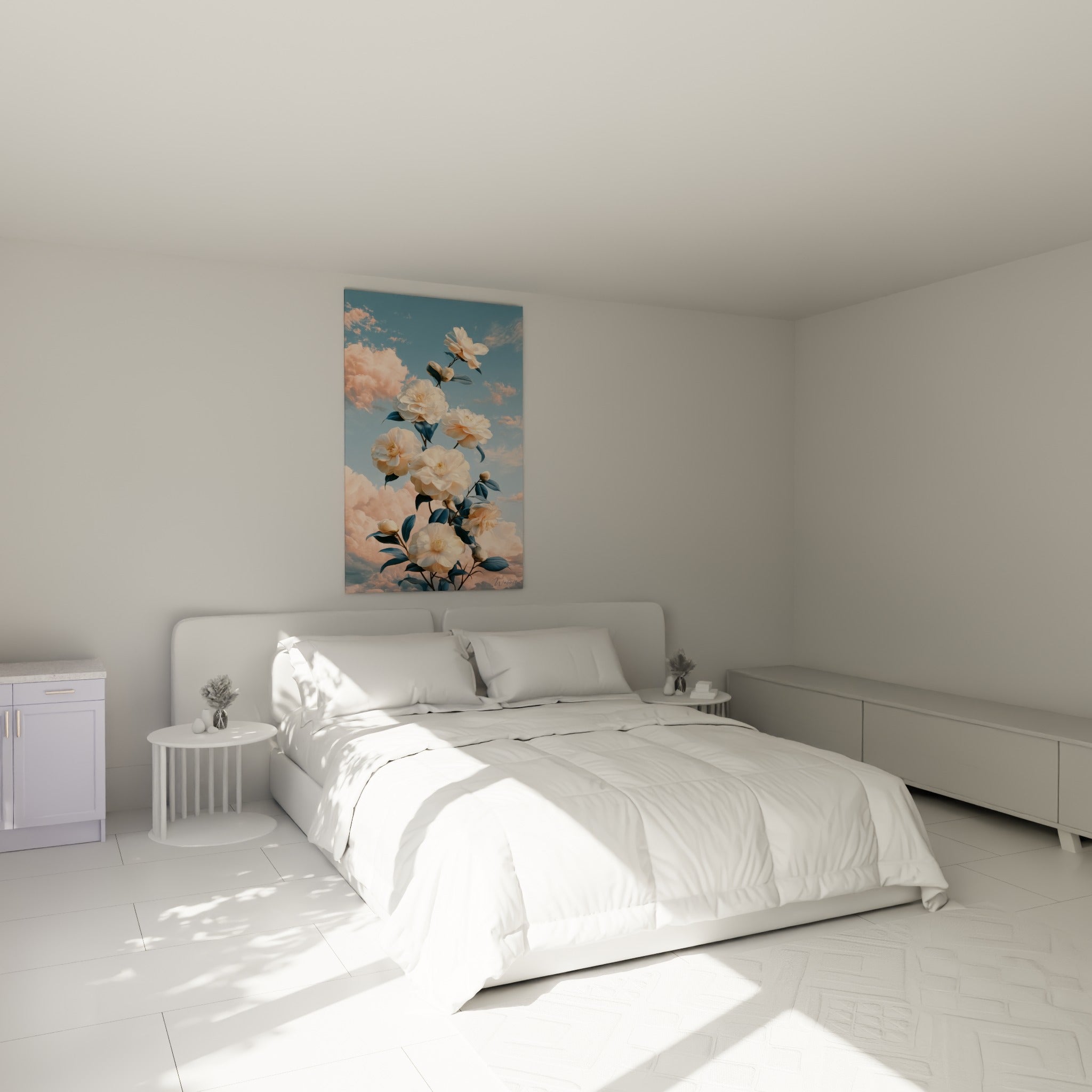 Camélia crème sur ciel bleu pastel et nuages roses, au-dessus d'un lit dans une chambre claire