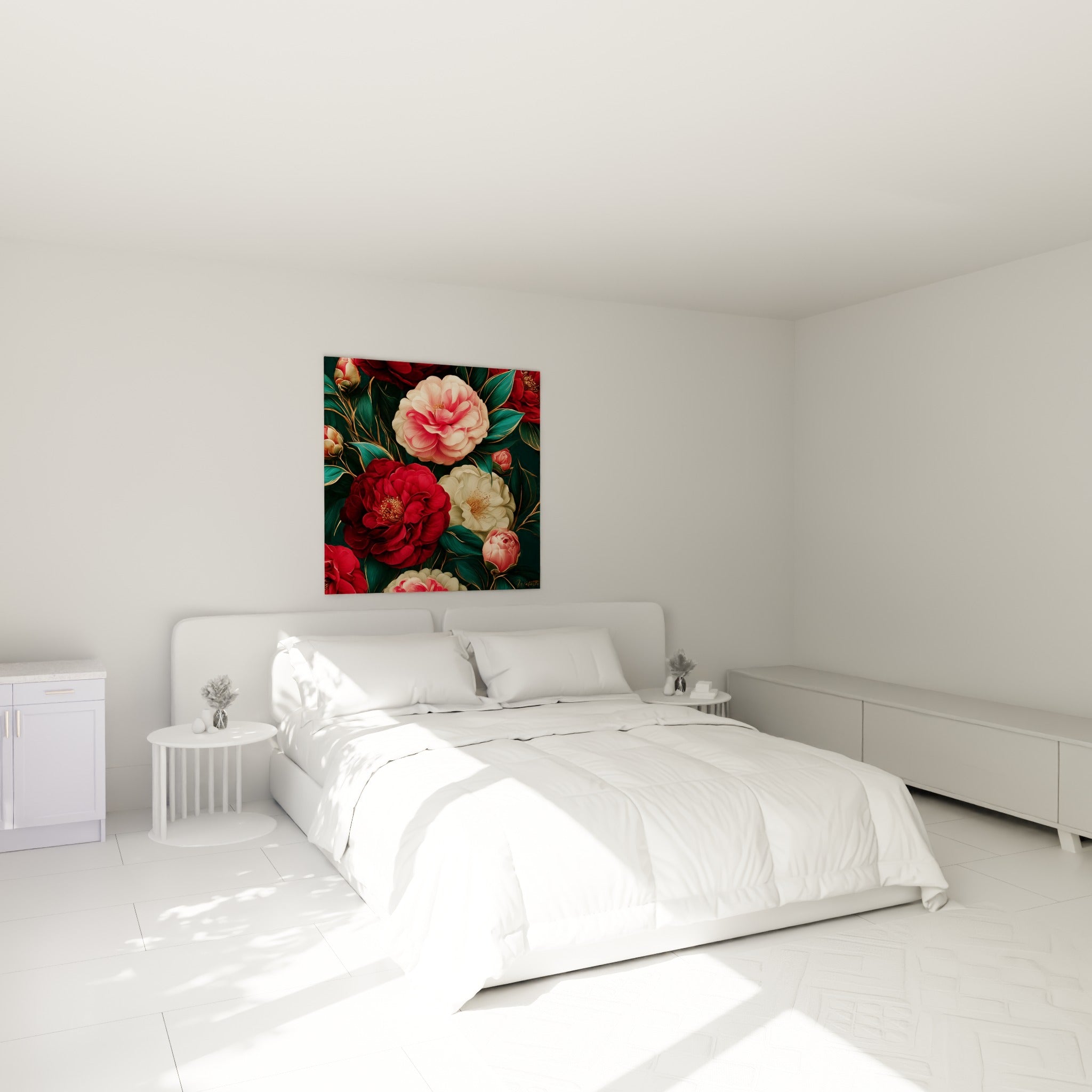 Bouquet de camélias rouge et rose ivoire suspendu au-dessus d'un lit dans une chambre claire
