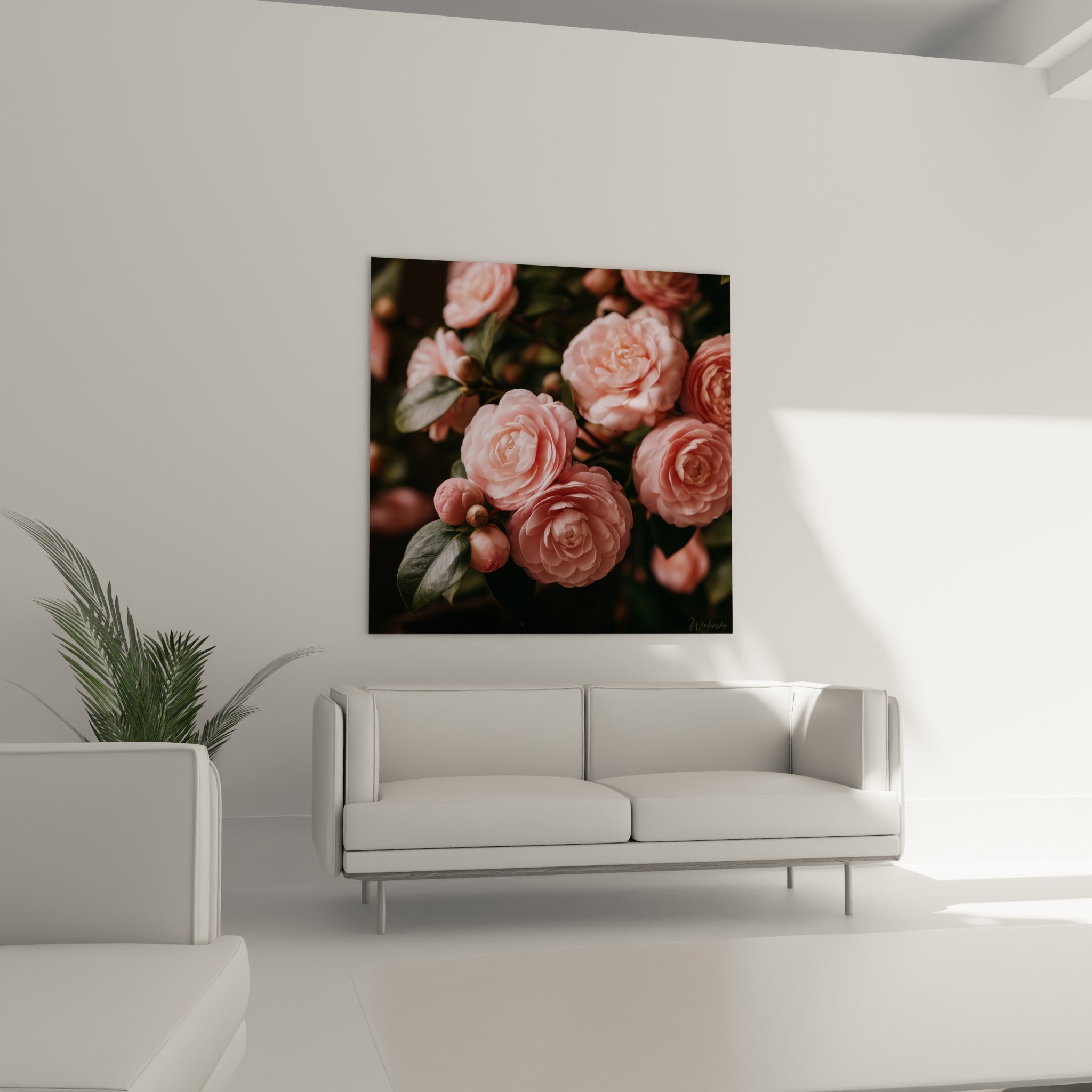 Fleurs de camélia rose corail et vert profond, disposées au-dessus d'un canapé dans un salon lumineux