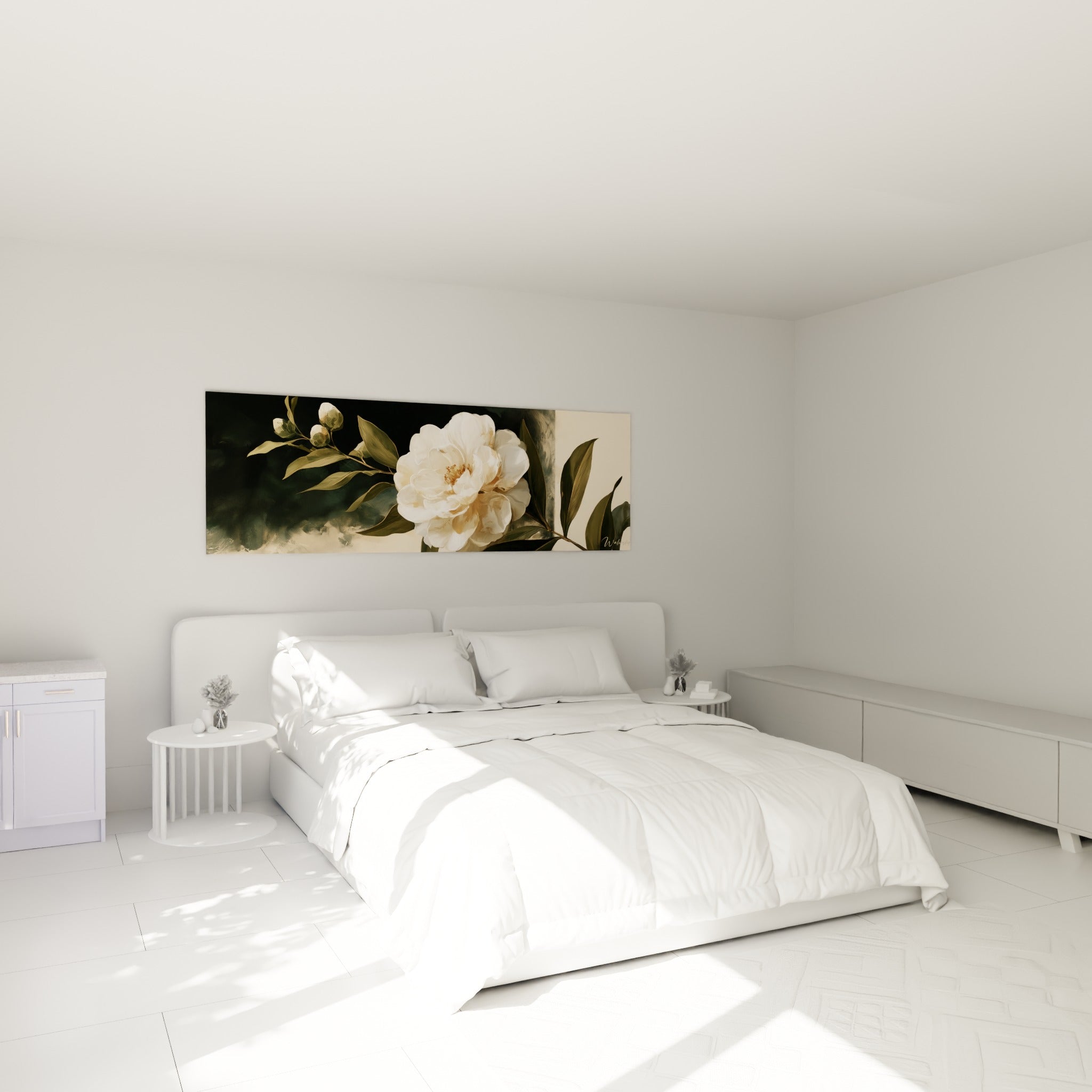 Fleur de camélia ivoire aux feuilles vert olive, accrochée au-dessus d'un lit dans une chambre claire