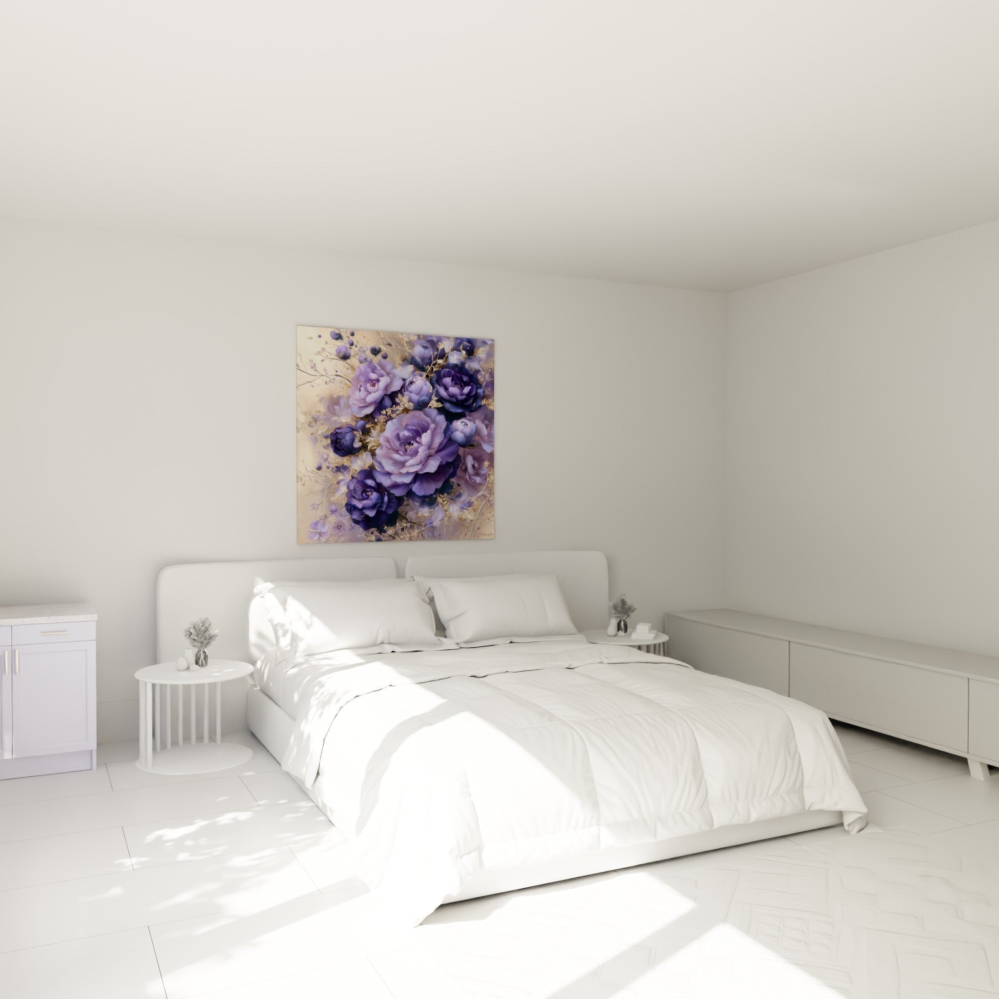 Bouquet camélia mauve et doré aux pétales veloutés au-dessus d'un lit dans une chambre claire
