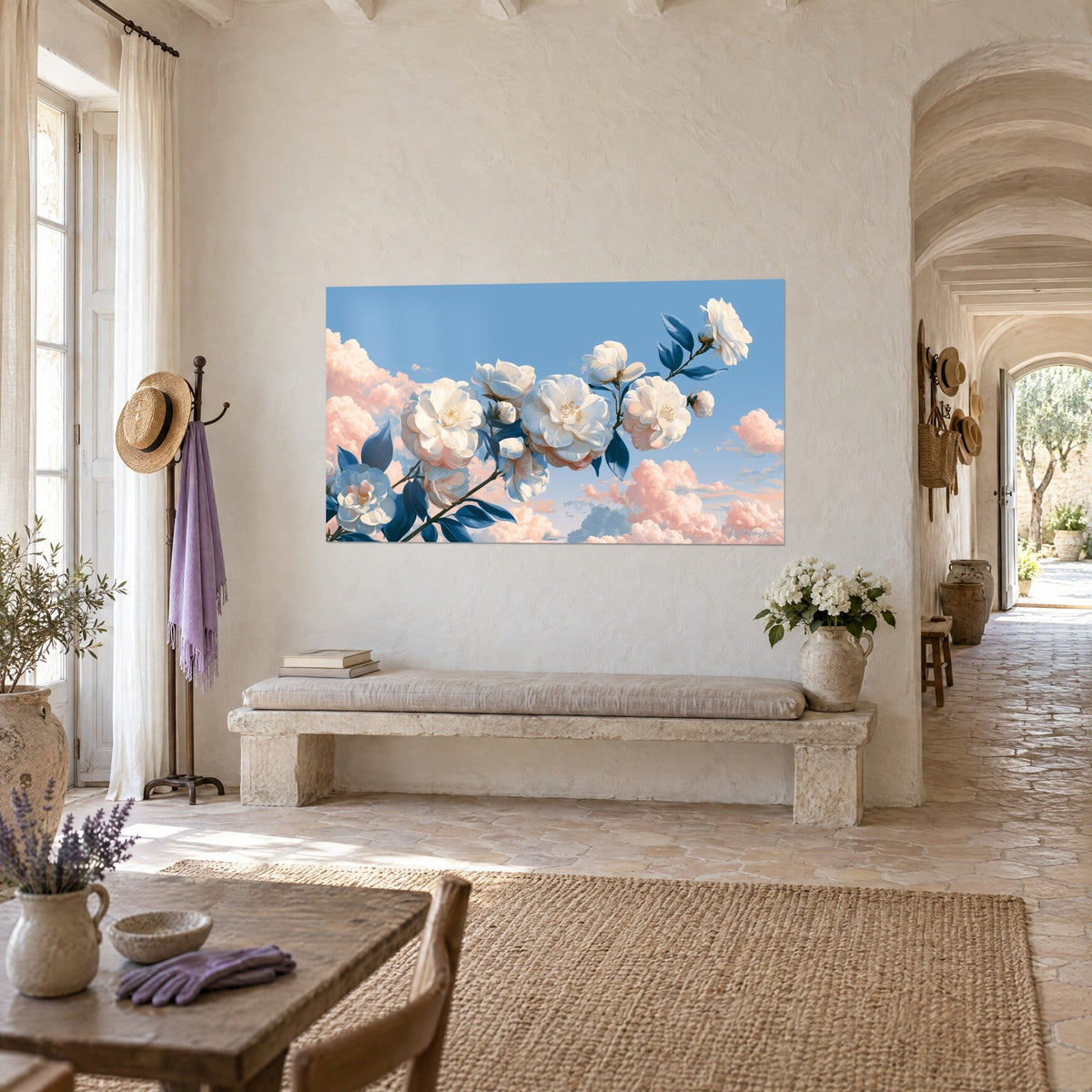 Tableau fleurs blanches épanouies et boutons crème, ciel bleu et nuages saumon, sur un mur de pierre du mas provençal