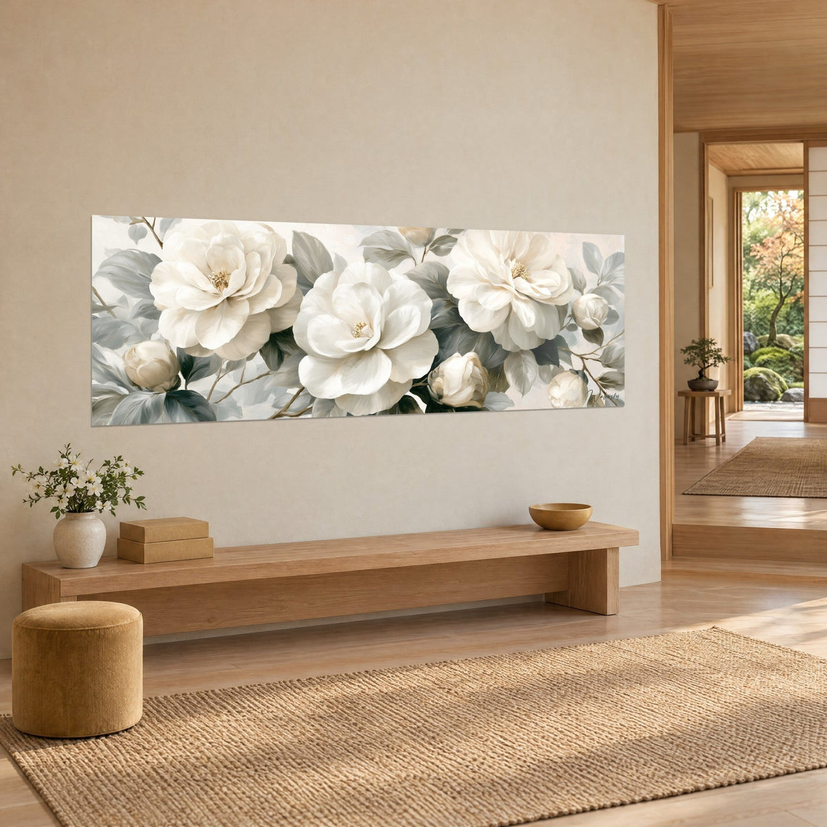 Gemälde Panorama-Blüten in Elfenbein und Perlgrau, goldene Blütenherzen, aus Dreiviertelansicht neben einer Holzbank in hellem Holz