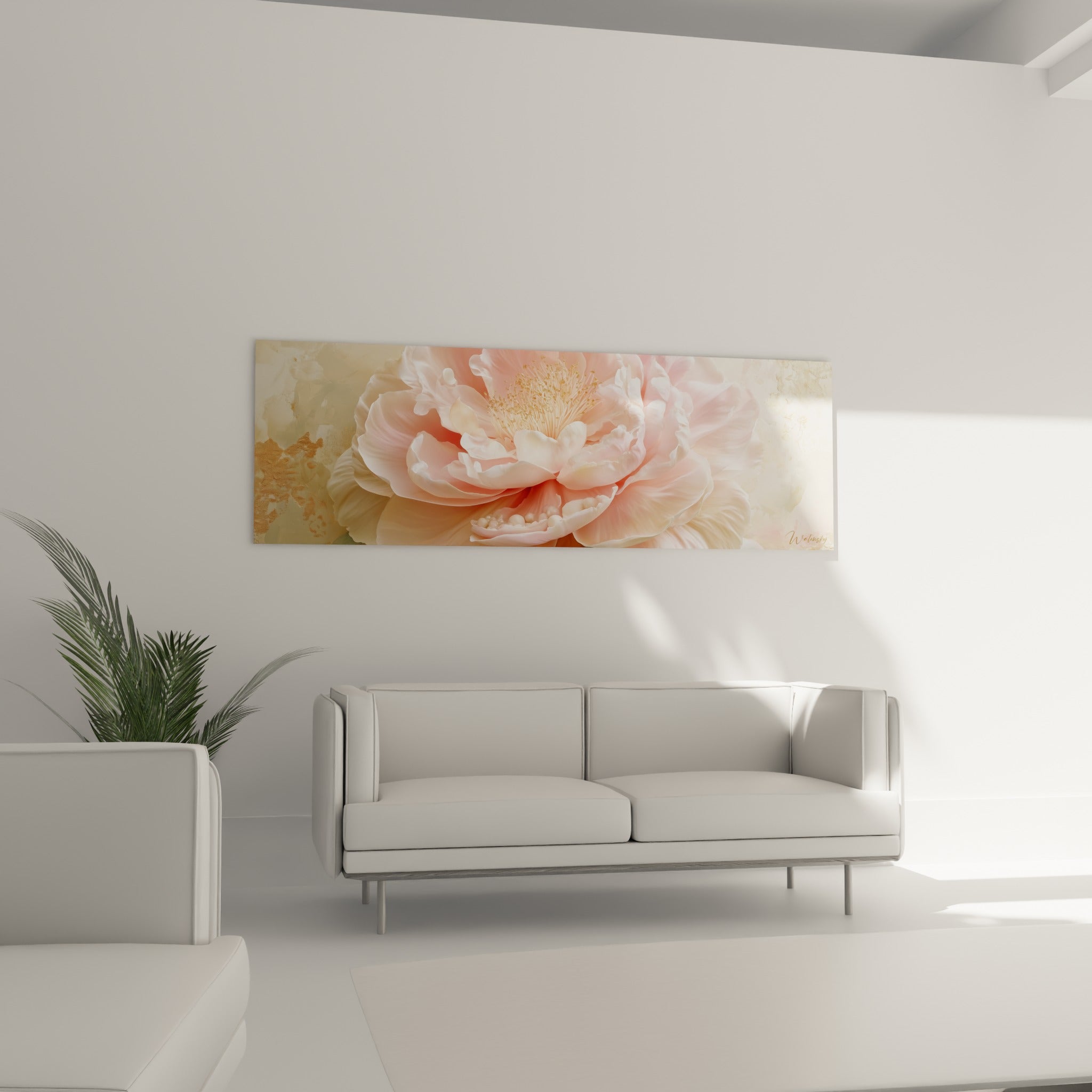 Pétales de camélia blanc et rosé s'épanouissent au-dessus d'un canapé dans un salon lumineux