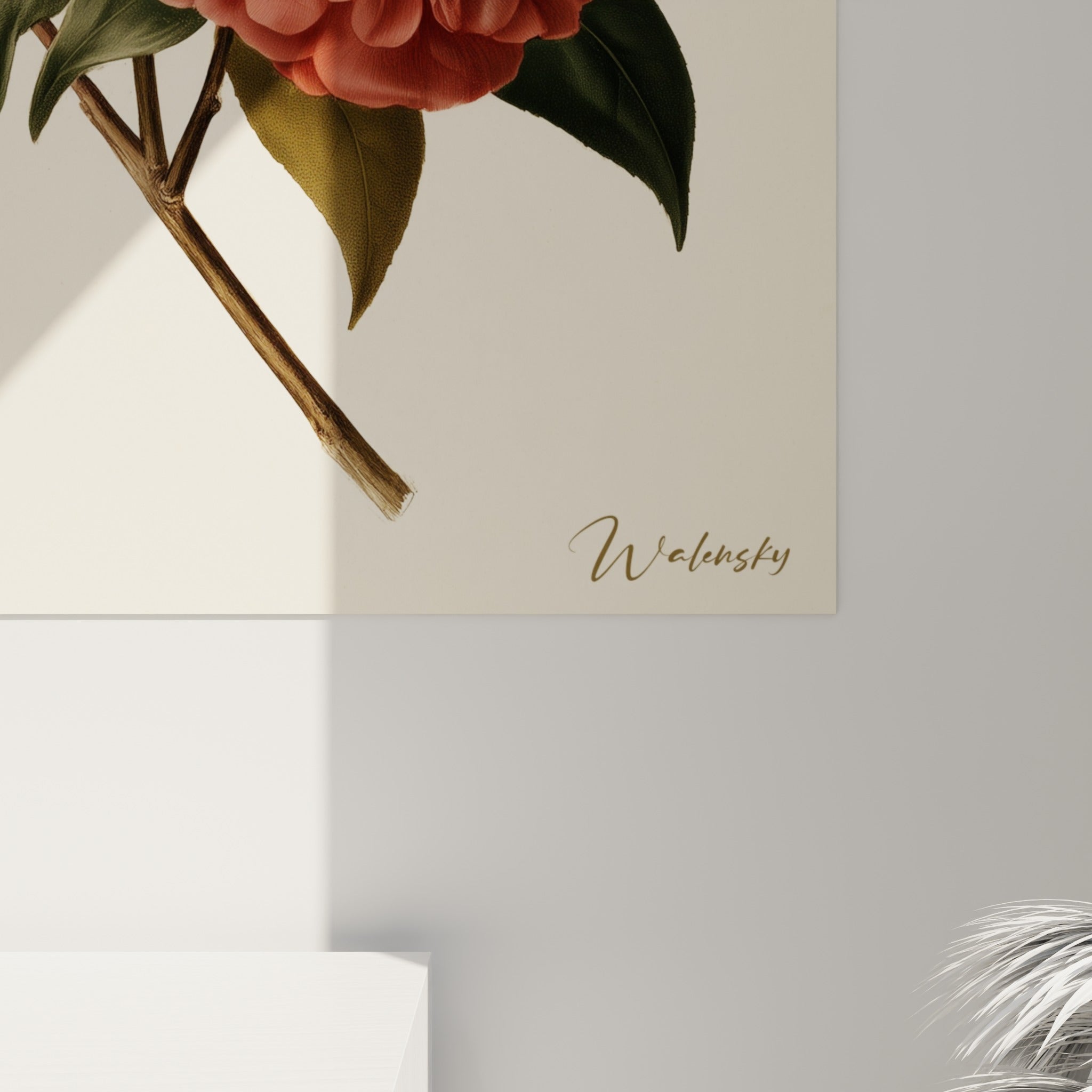 Pétales de camélia rouge bordeaux et blanc crème aux textures peintes finement, feuilles vert olive détaillées