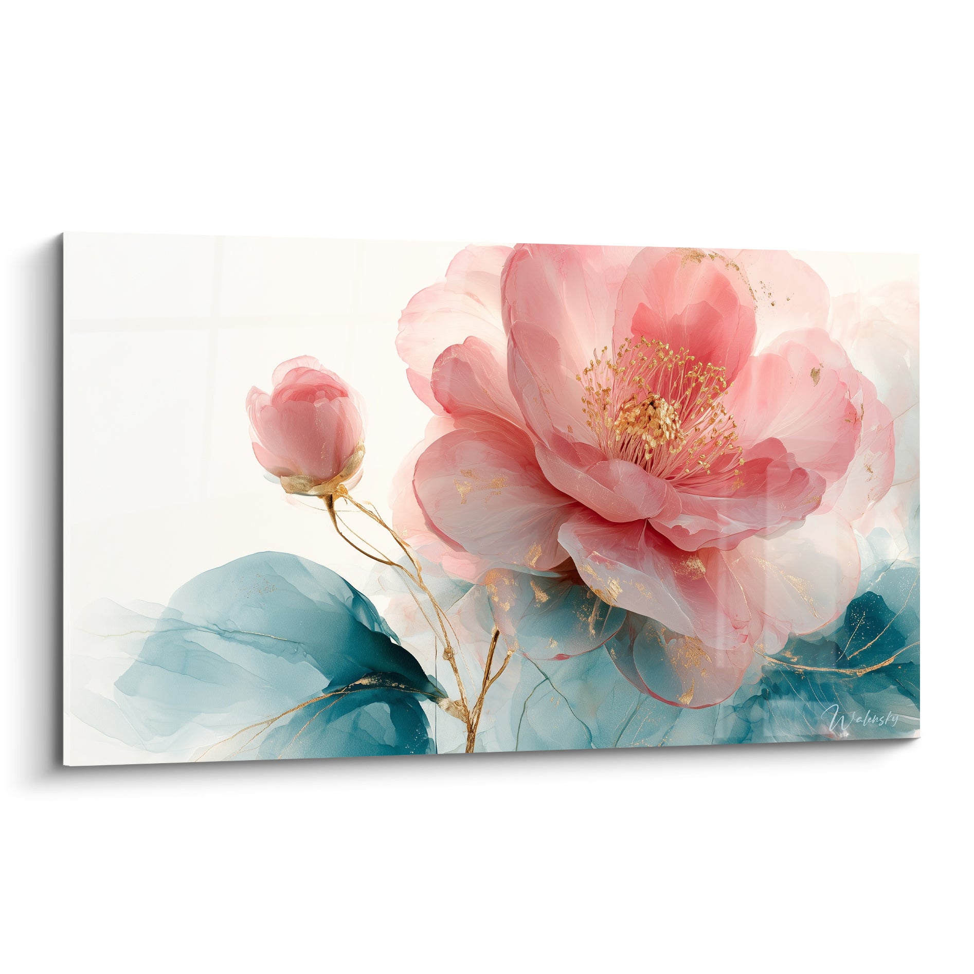 Camélia rose corail aux pétales déployés et feuillage bleu sarcelle strié de filaments dorés