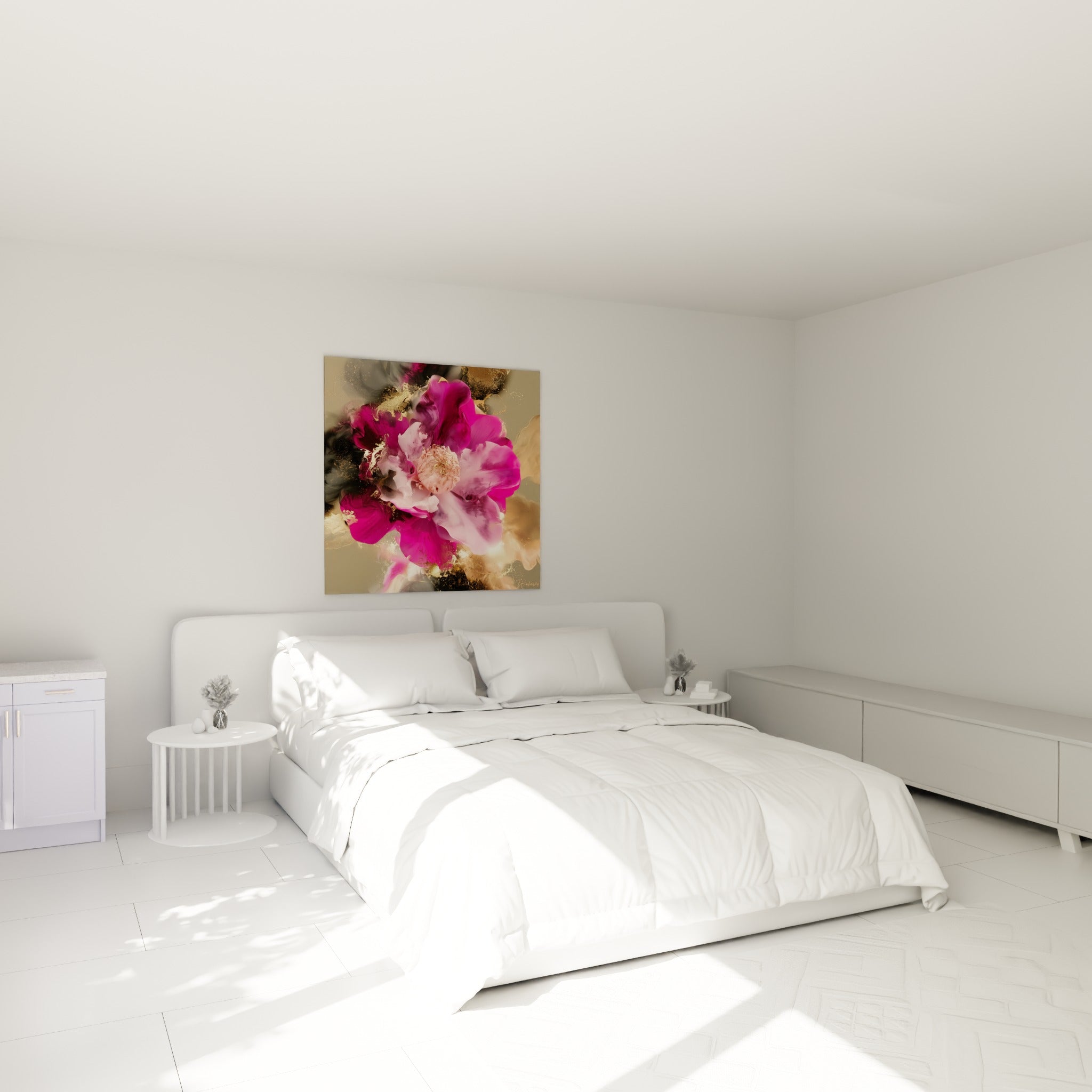 Fleur camélia rose et dorée aux volutes fumées, accrochée au-dessus d'un lit dans une chambre claire.