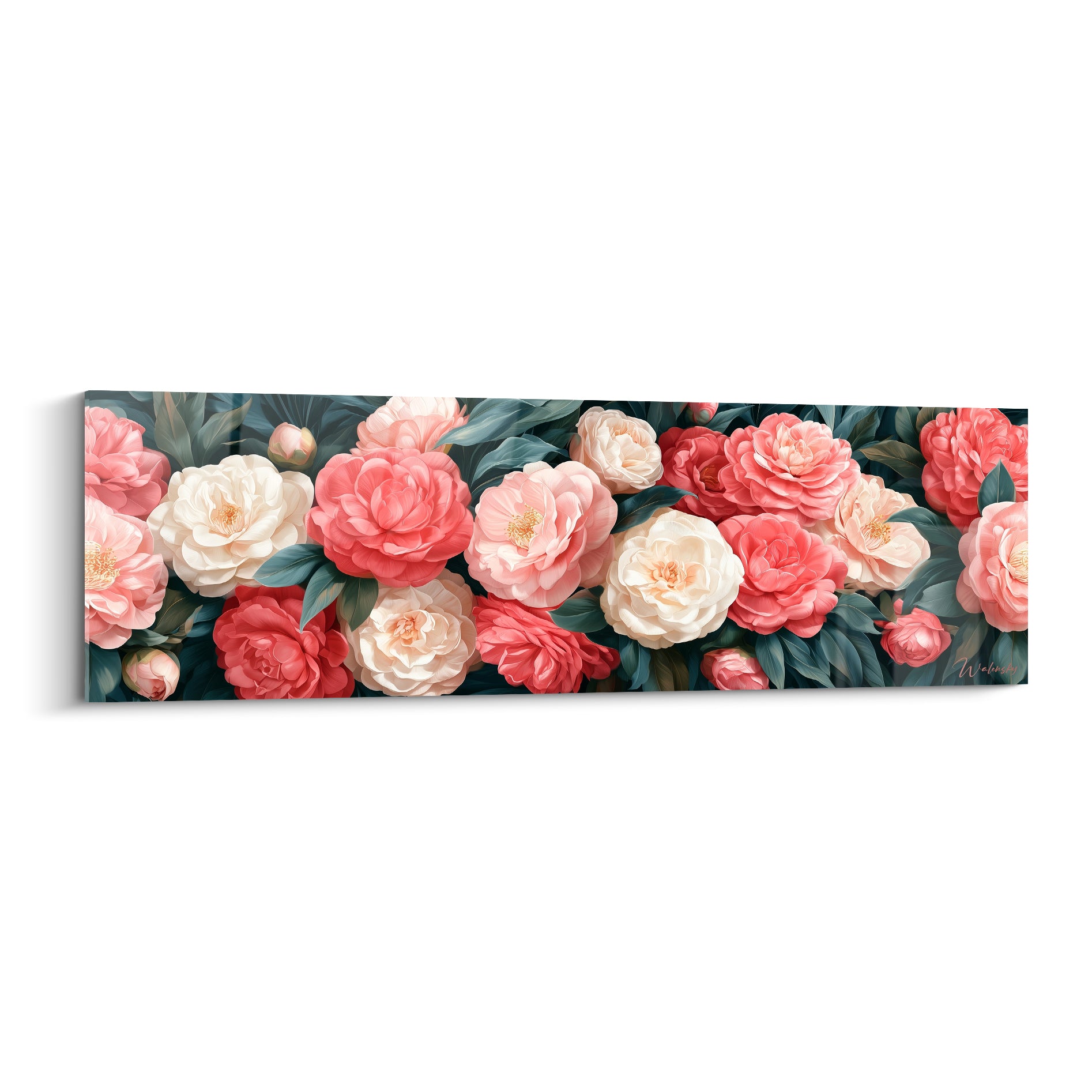 Camélias roses corail et blanc ivoire en bouquet dense, pétales détaillés sur feuillage vert foncé