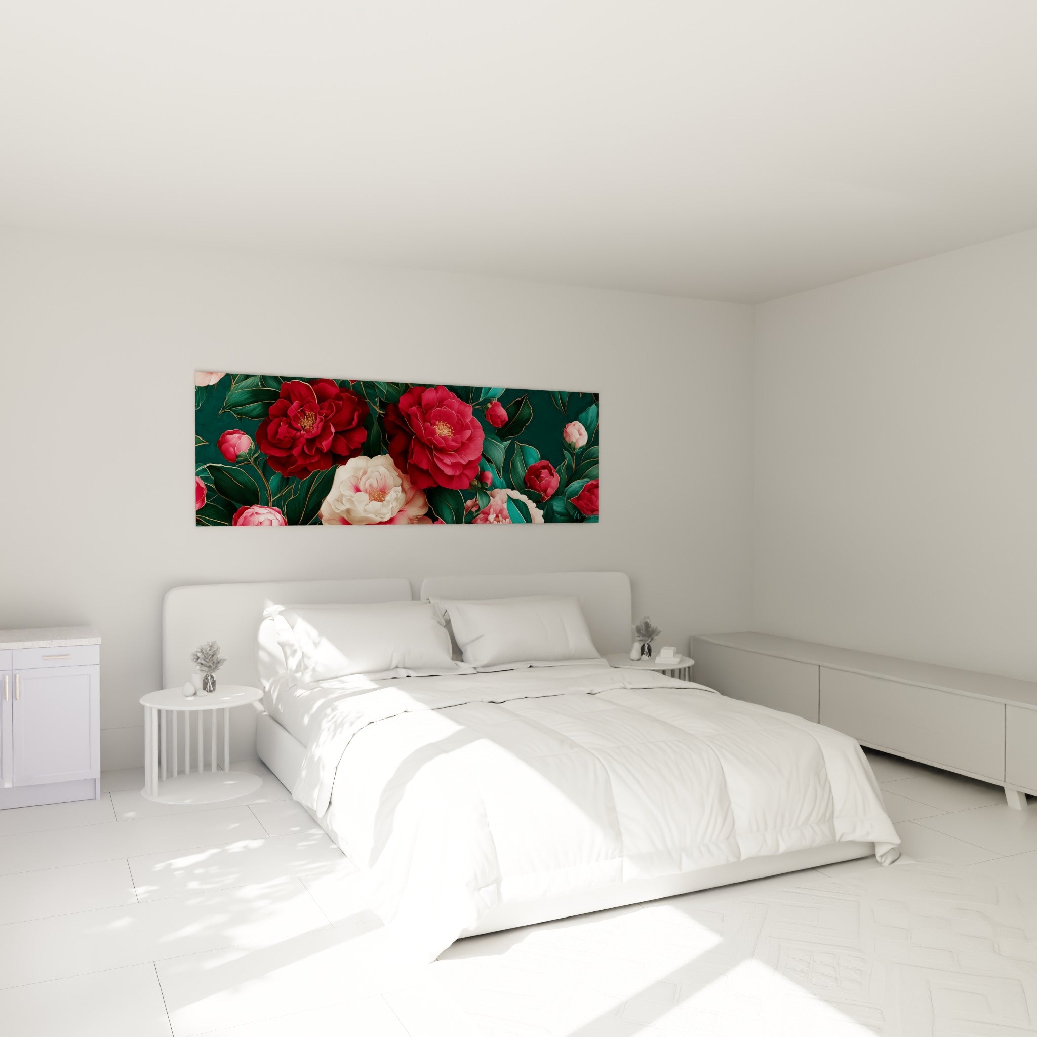 Camélias rouges et roses aux nervures dorées, au-dessus d'un lit dans une chambre claire