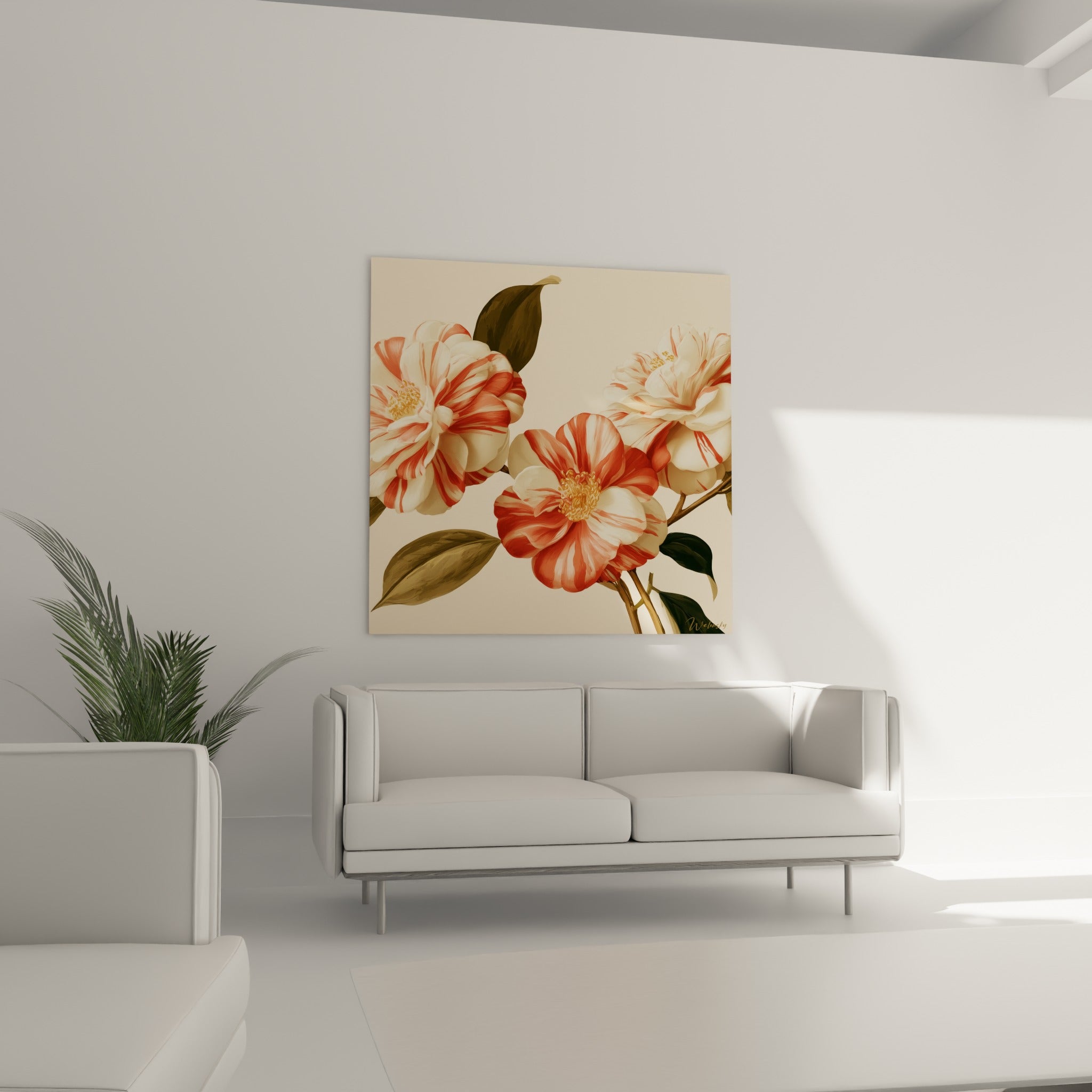 Fleurs de camélia striées corail et crème, suspendues au-dessus d'un canapé dans un salon lumineux