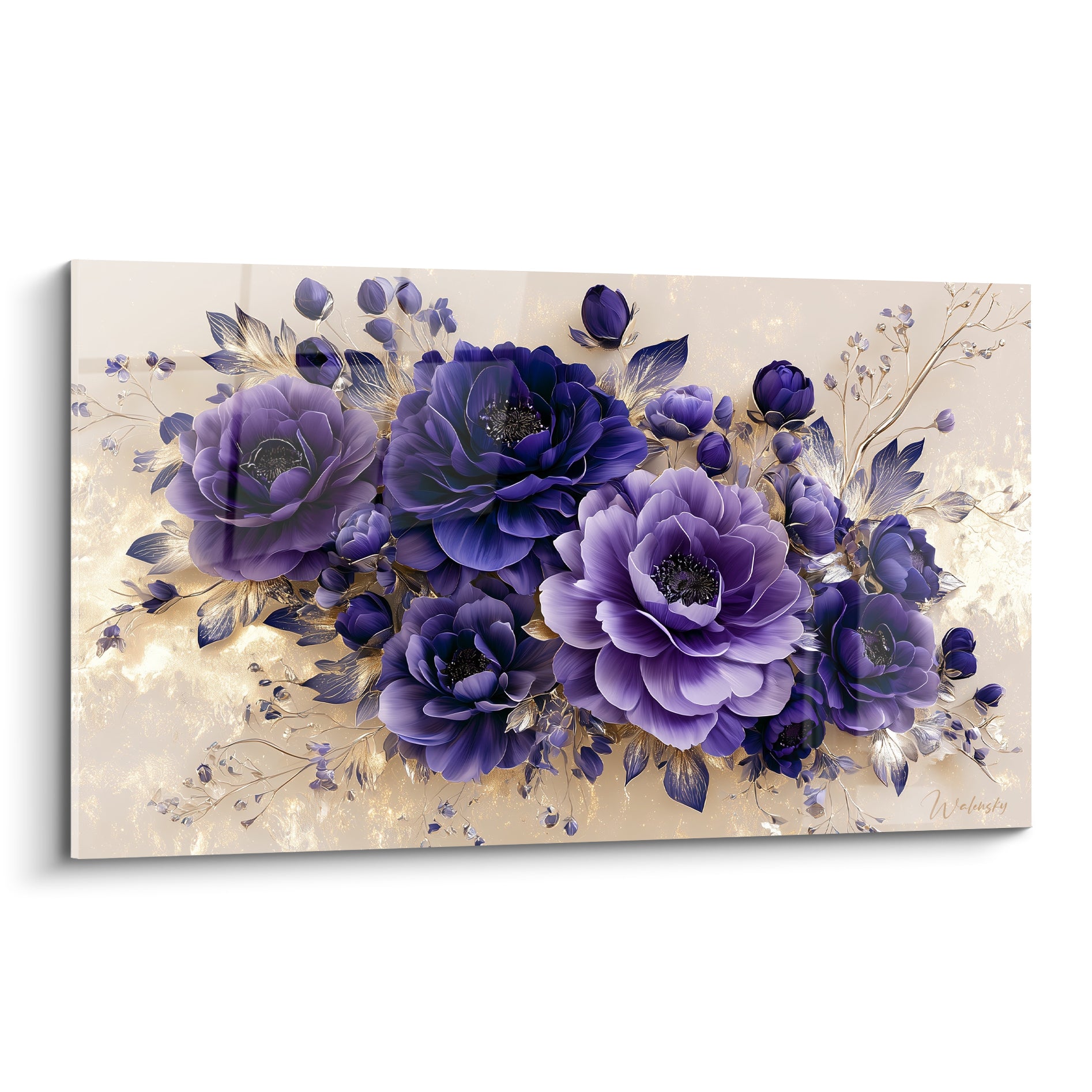 Camélias violets et bleu marine en grappe dense sur fond doré patiné, style hyperréaliste brillant