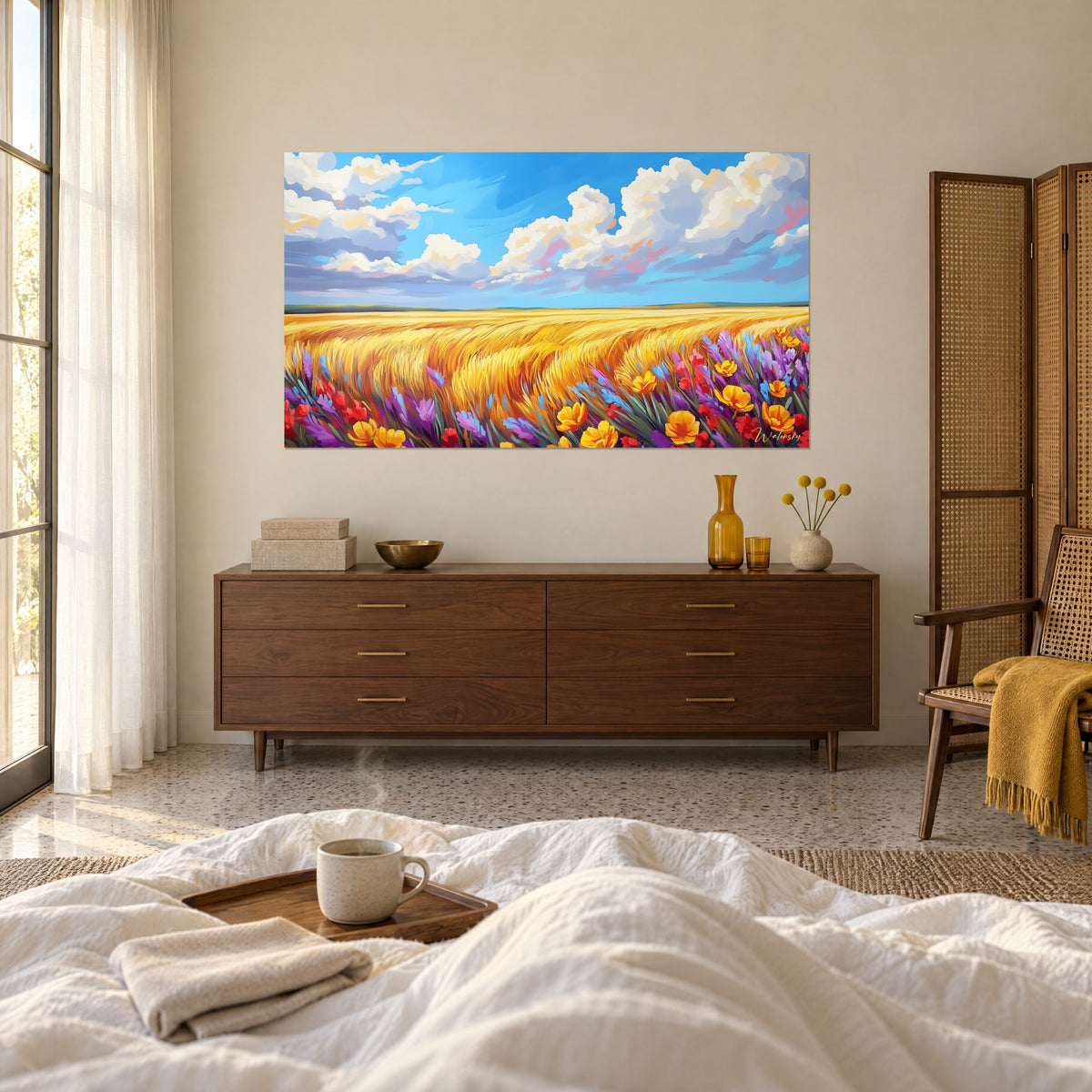 Cuadro llanura de trigo maduro bajo un cielo azur, flores violetas y naranjas, encima de una cama en un dormitorio luminoso