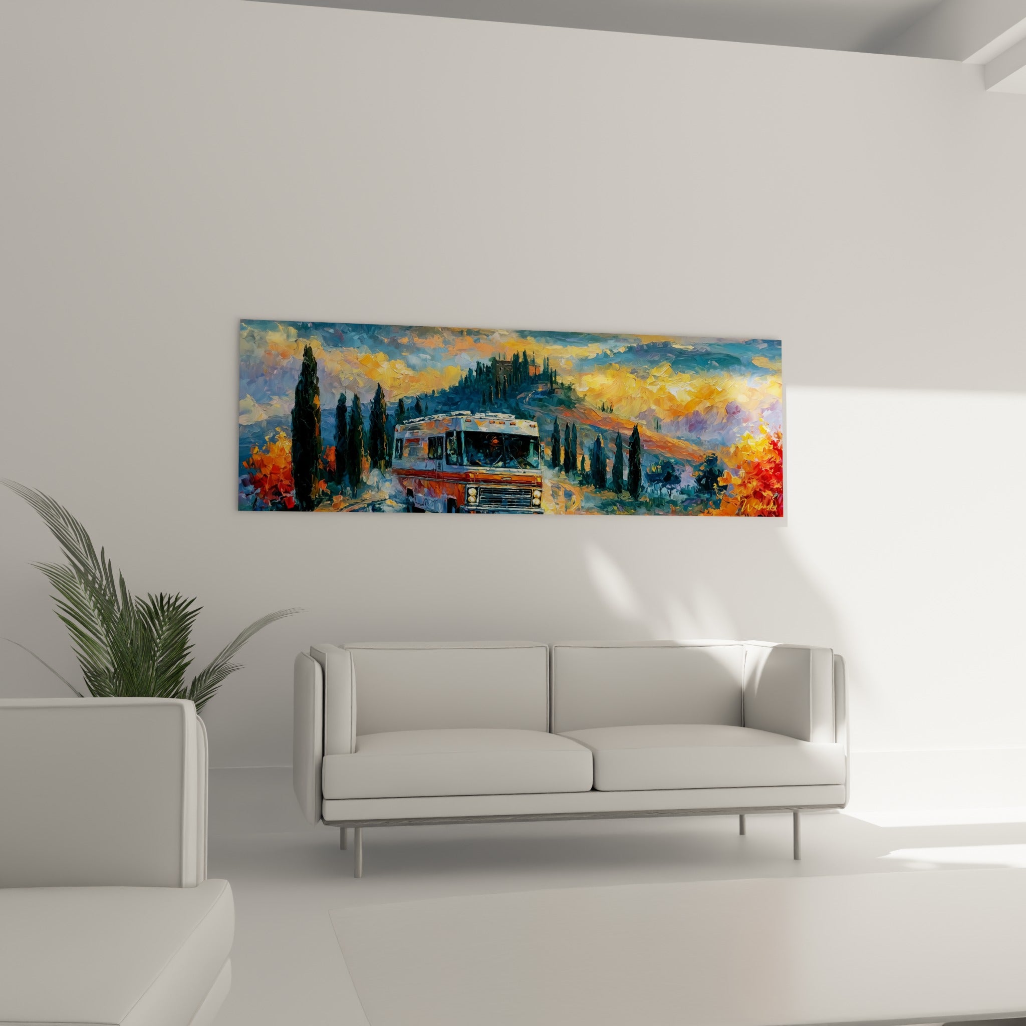 Véhicule de voyage orange traversant des collines bleutées, disposé au-dessus d'un canapé dans un salon lumineux.