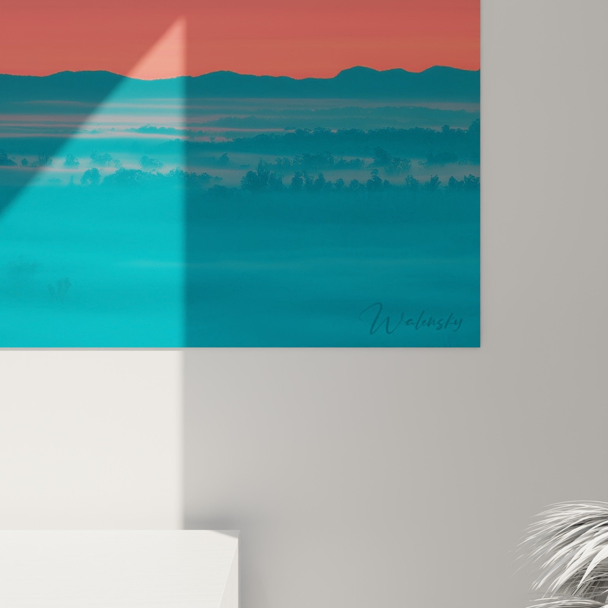 Détail de la toile montrant les dégradés fondus entre le corail du ciel et le bleu de la brume