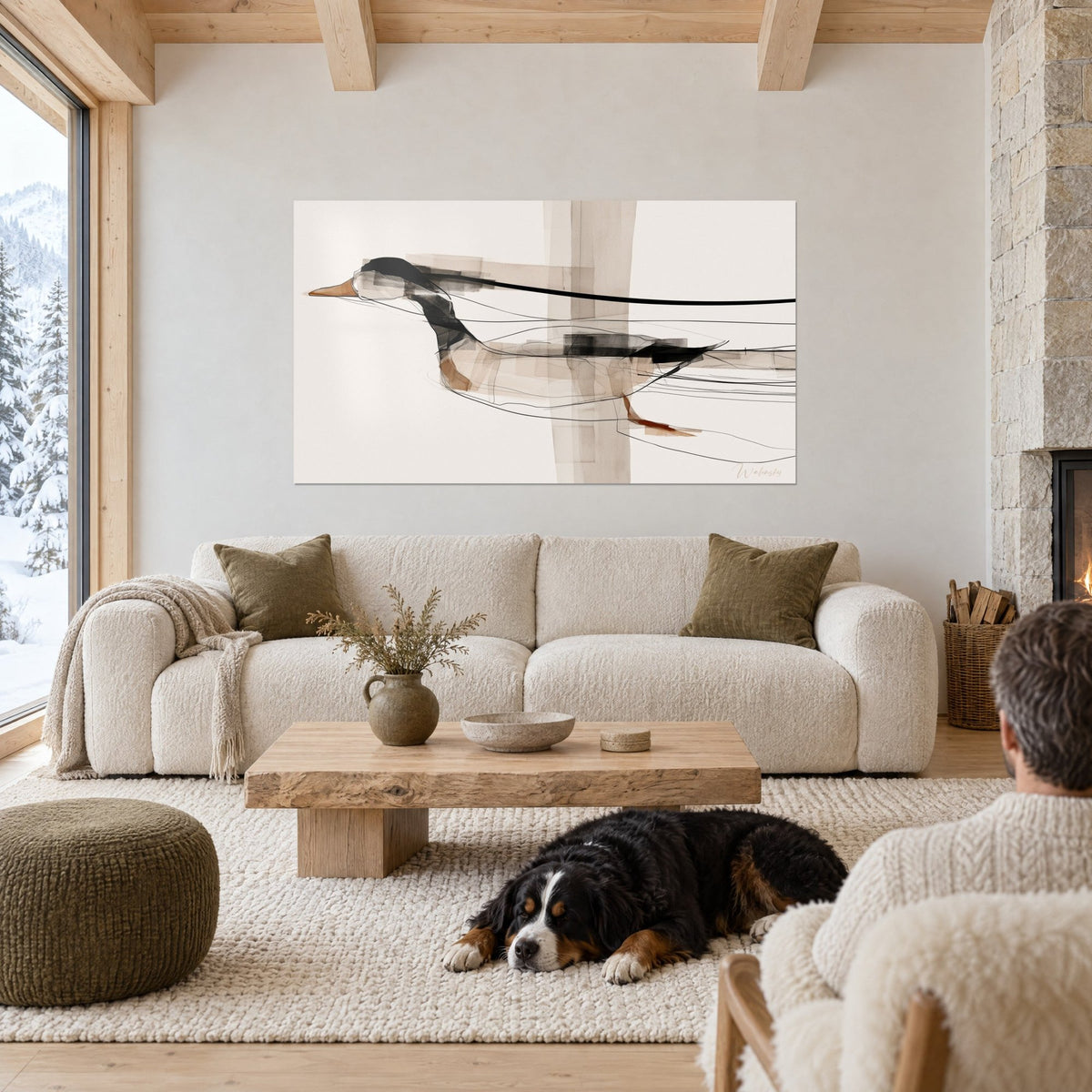 Schilderij geschetste eend, oranje snavel en zwart-beige verenkleed, fijne lijnen; hond liggend boven een bank in een lichte woonkamer