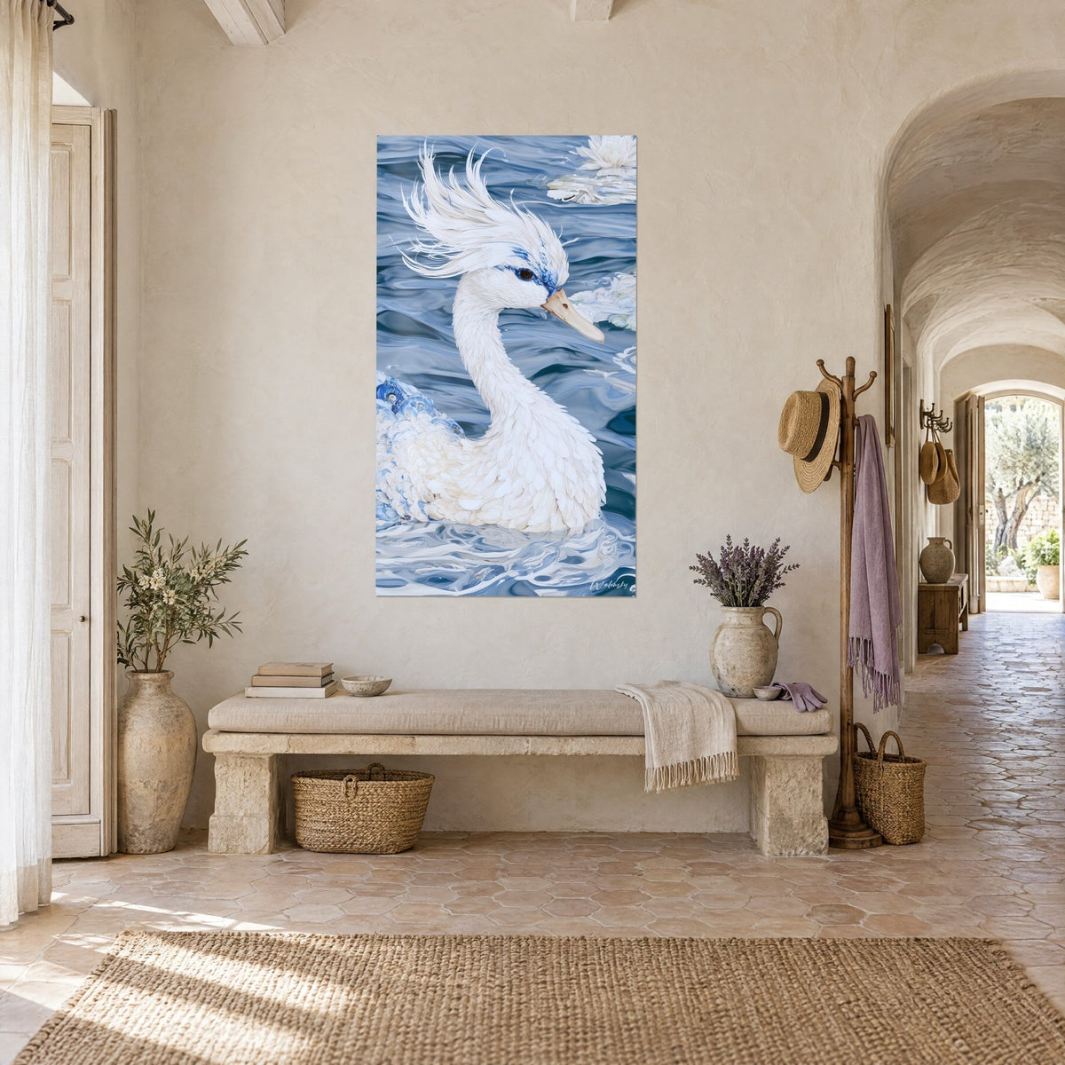 Quadro cigno dalle piume color crema, becco beige e maschera blu reale, ninfee pallide in alto, in un corridoio a volta del casolare