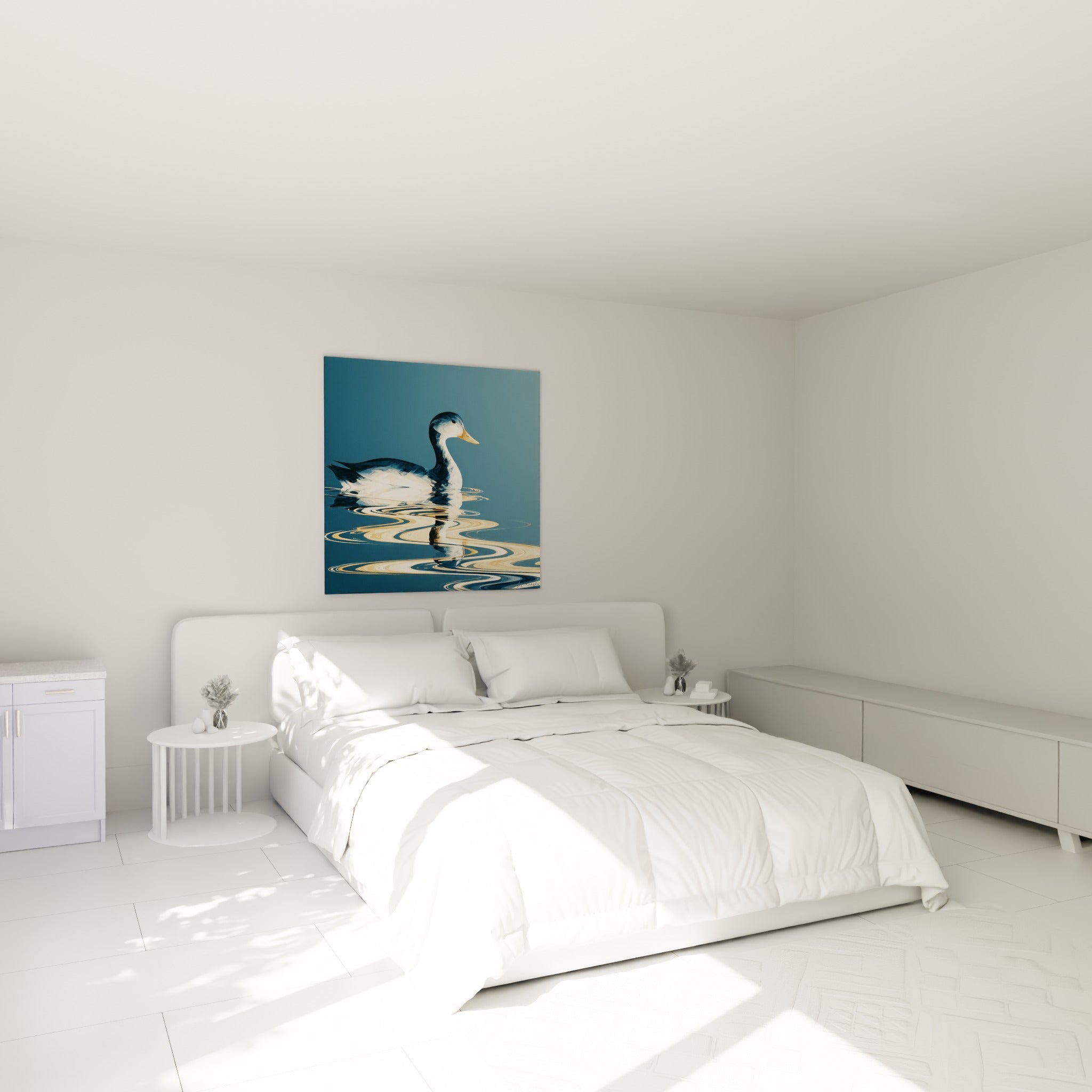 Canard au bec orangé et plumage crème accroché au-dessus d'un lit dans une chambre claire