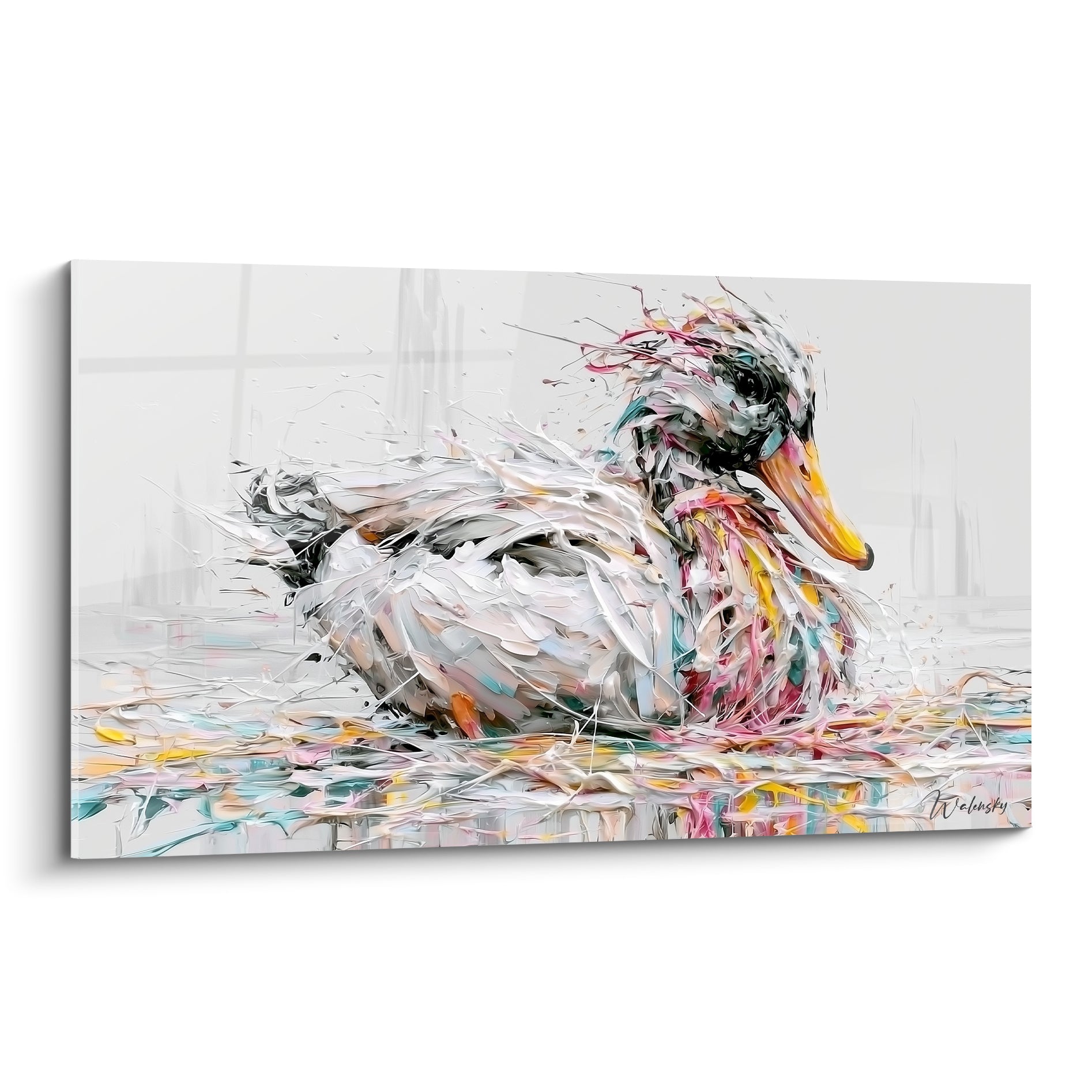 Canard blanc au bec doré, plumage éclaté rose pastel et turquoise sur fond gris clair