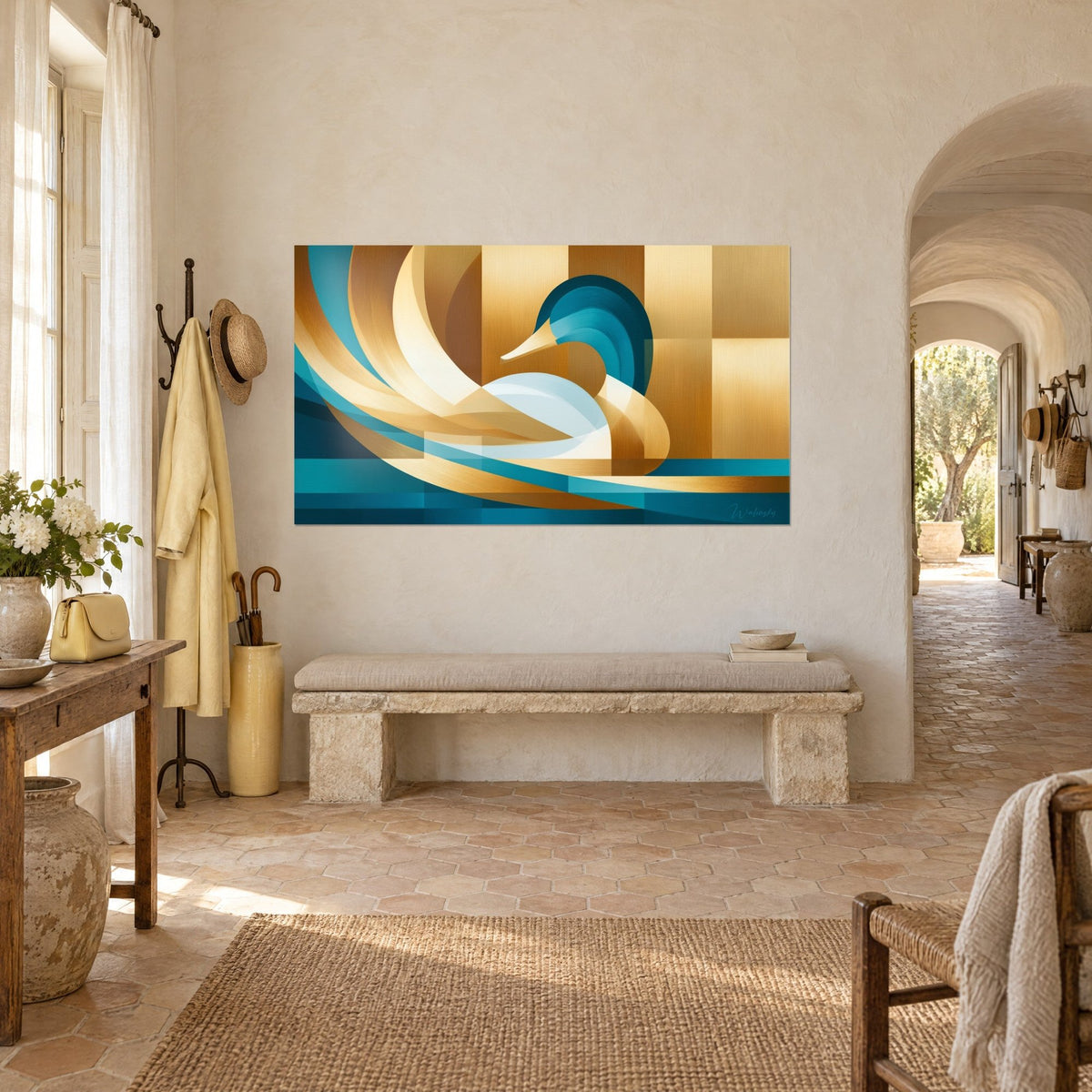 Schilderij Geometrische watervogel, ivoren snavel en hemelsblauwe borst op gouden achtergrond, hangend in een Provençaalse boerderij