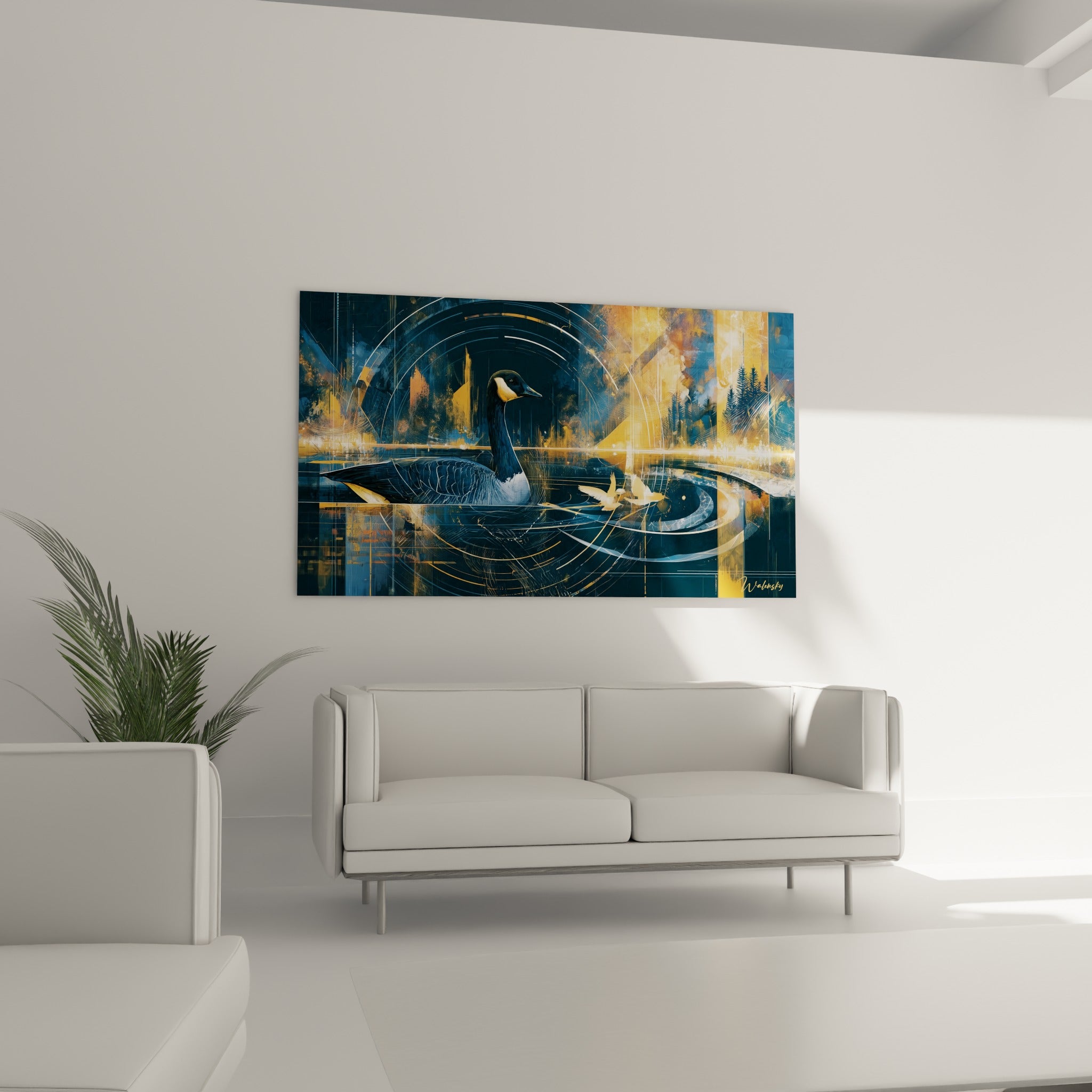 Oiseau aquatique bleu marine et doré disposé au-dessus d'un canapé dans un salon lumineux