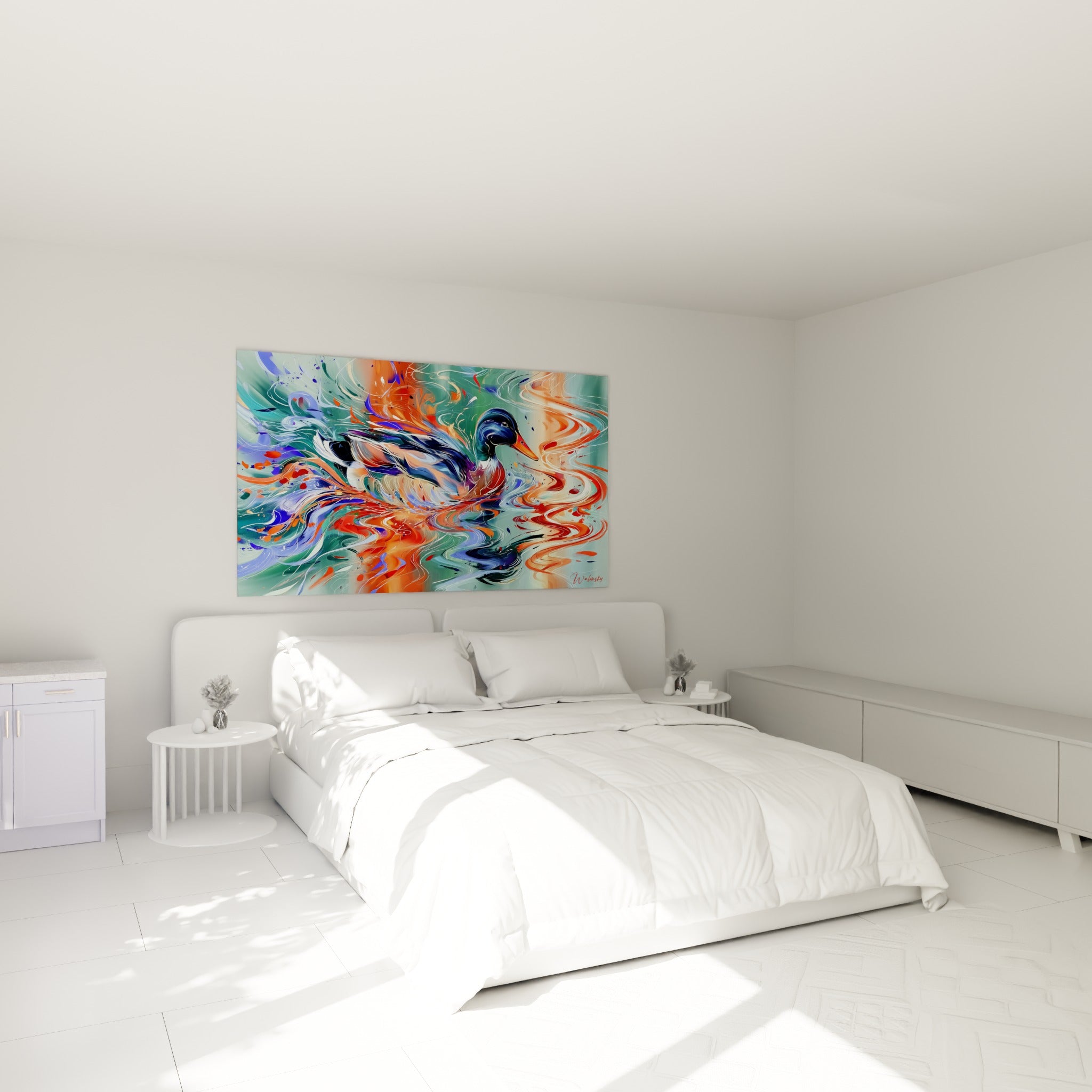 Canard colvert aux reflets orangés et bleu marine au-dessus d'un lit dans une chambre claire
