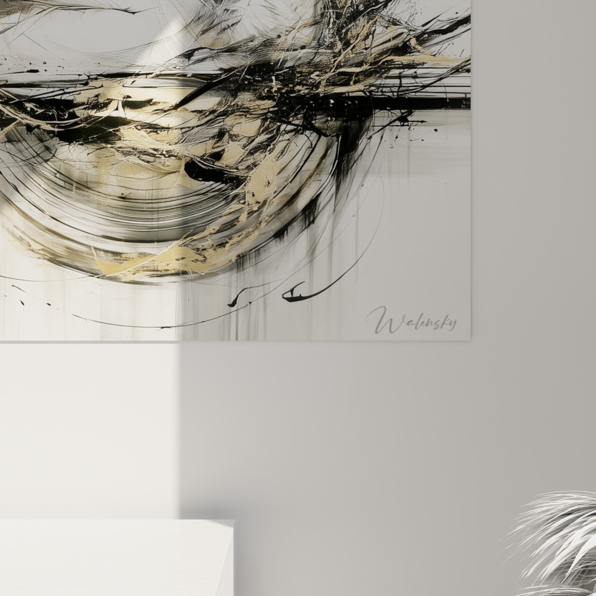 Détail des traits noirs et dorés du canard, empâtements graphiques et grain de l'encre visibles de près