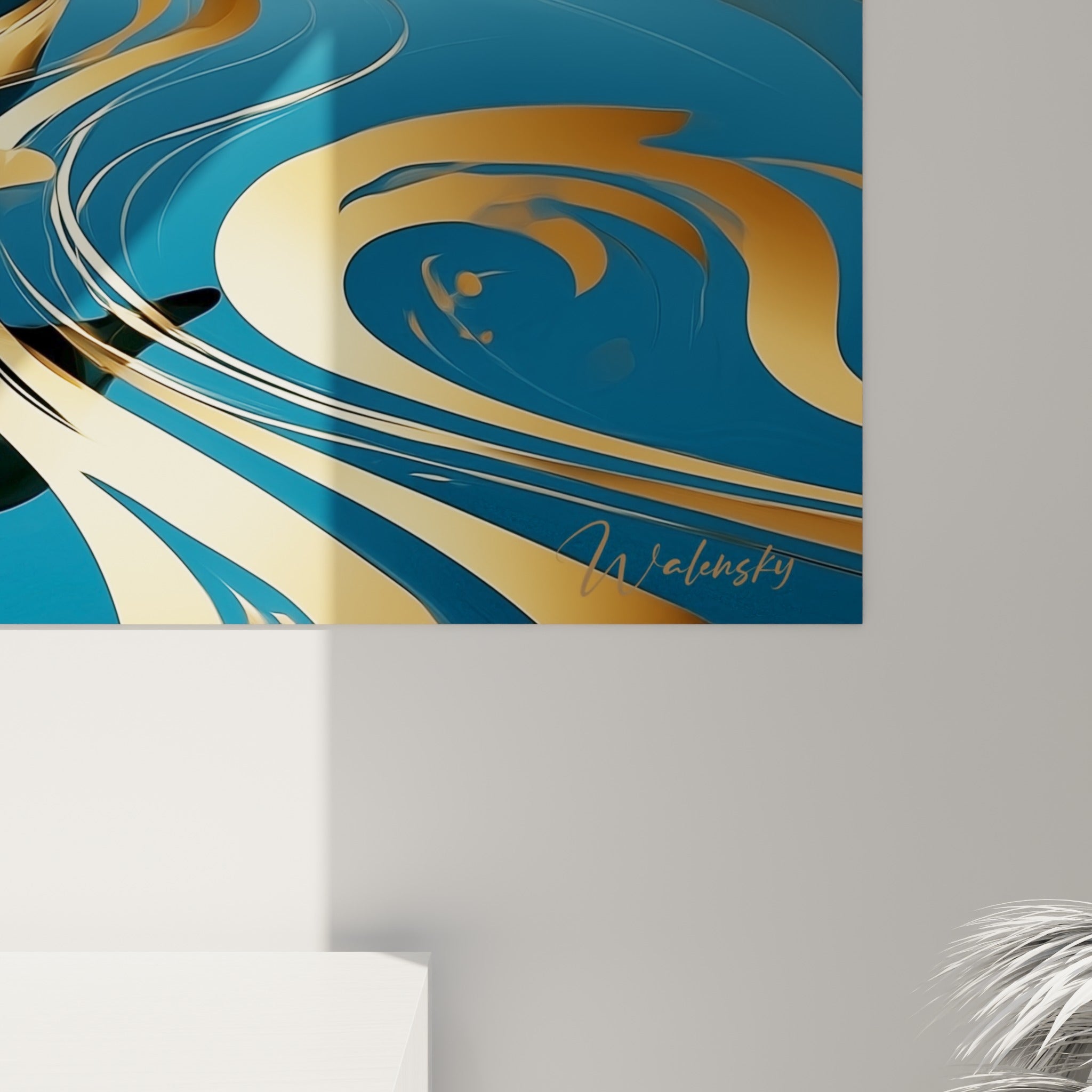 Détail des volutes dorées et bleu marine où la matière lisse révèle les courbes fluides de l'eau peinte