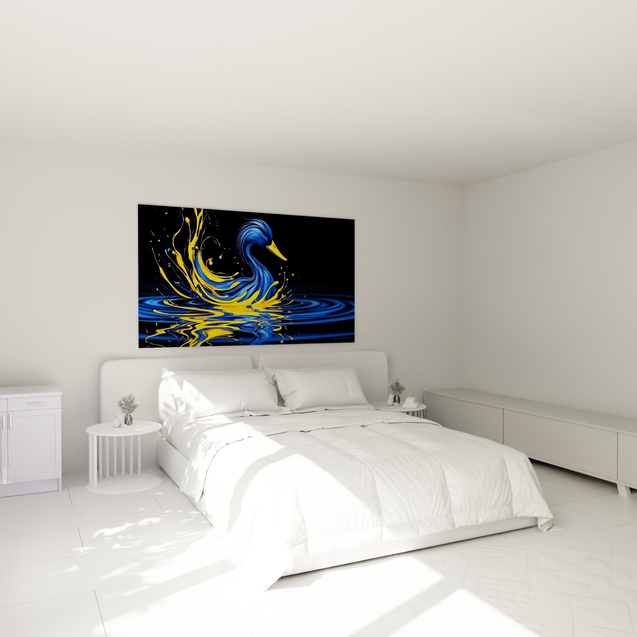 Silhouette de canard bleu électrique et jaune vif accrochée au-dessus d'un lit dans une chambre claire