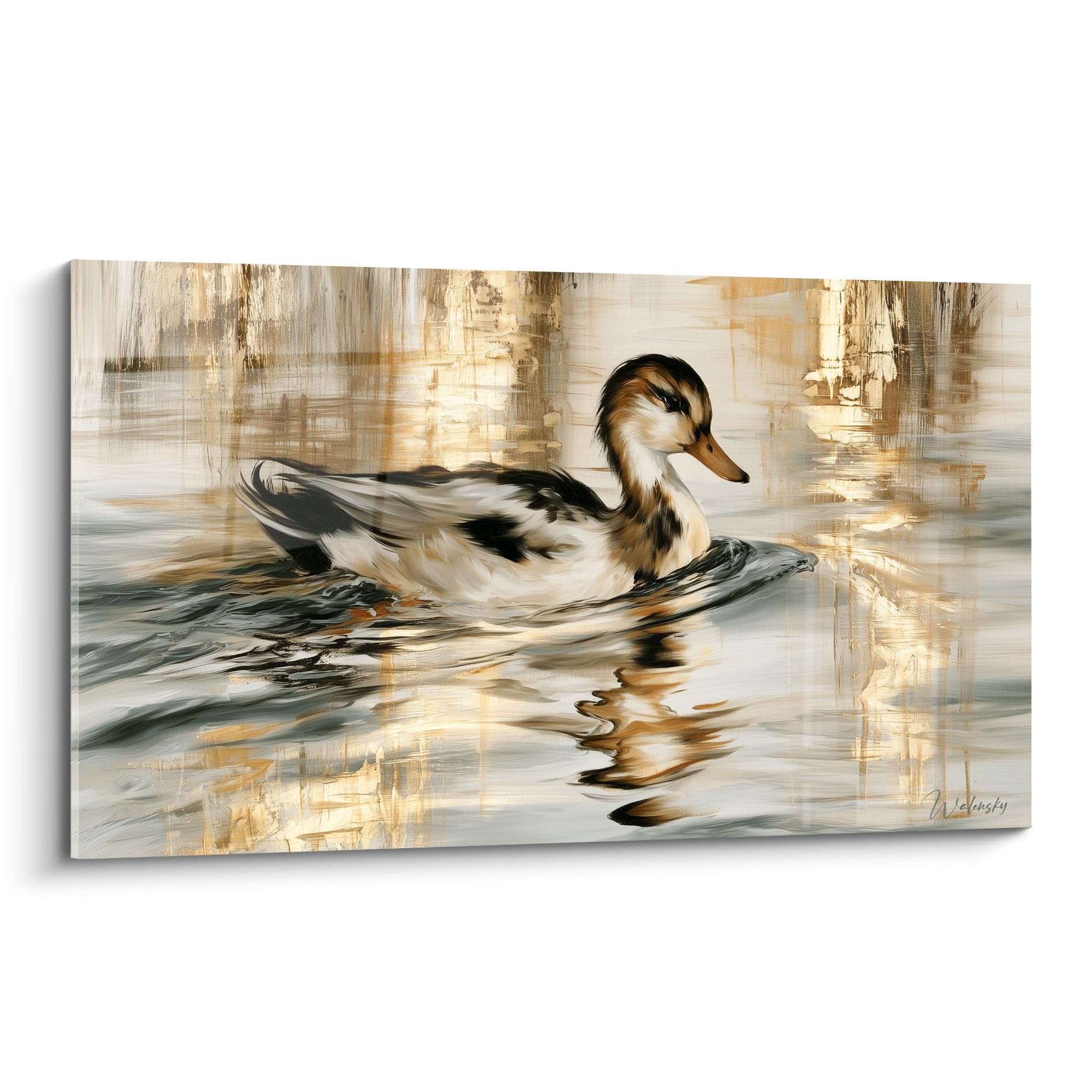 Canard aux plumes ivoire et anthracite nageant sur une eau dorée aux reflets verticaux