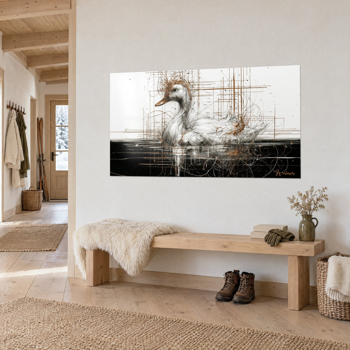Schilderij ivoorkleurige watervogel met amberkleurige snavel, gouden raster op witte achtergrond, lichte houten bank, driekwartzicht in een chalet