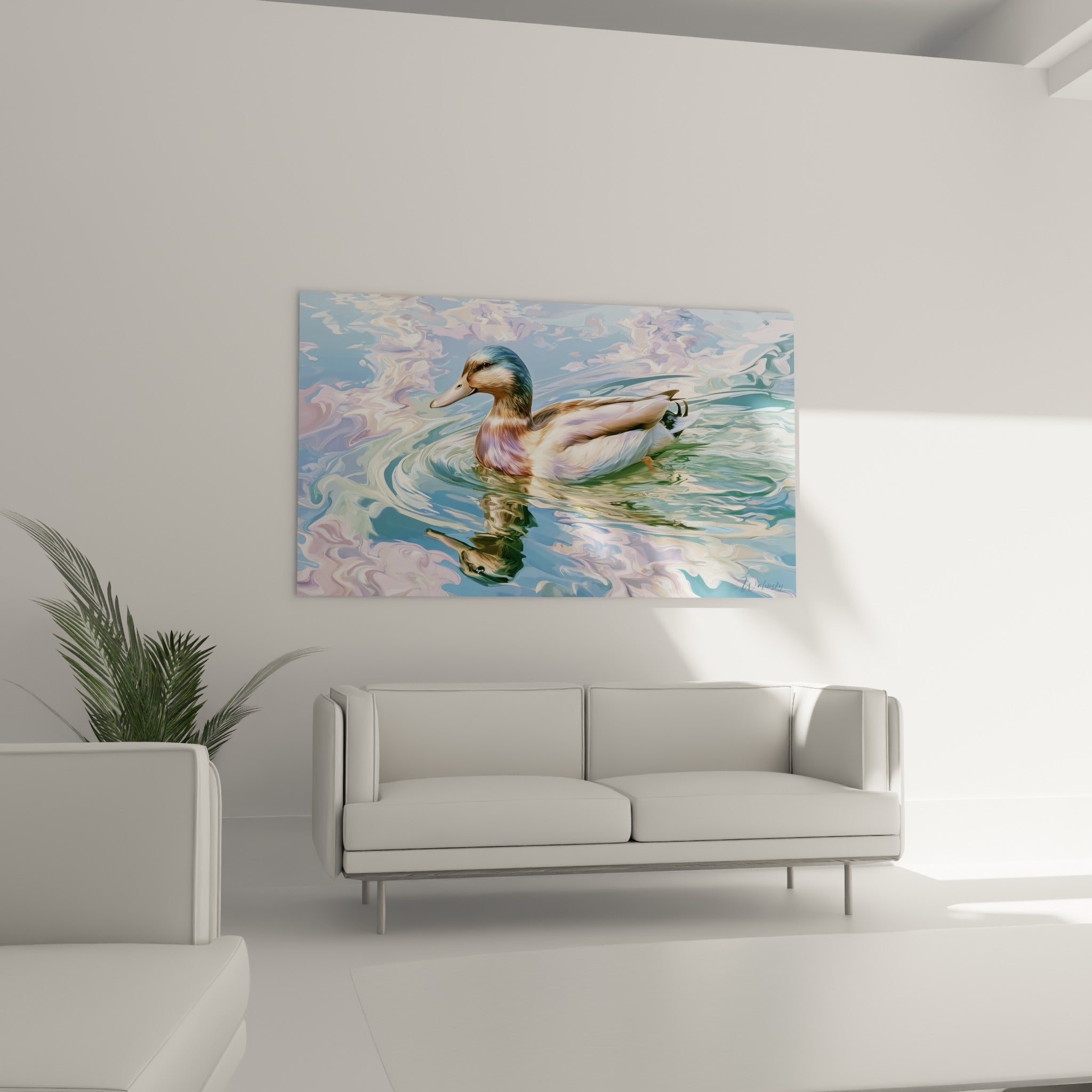Canard aux reflets rose poudré et vert d'eau accroché au-dessus d'un canapé dans un salon lumineux