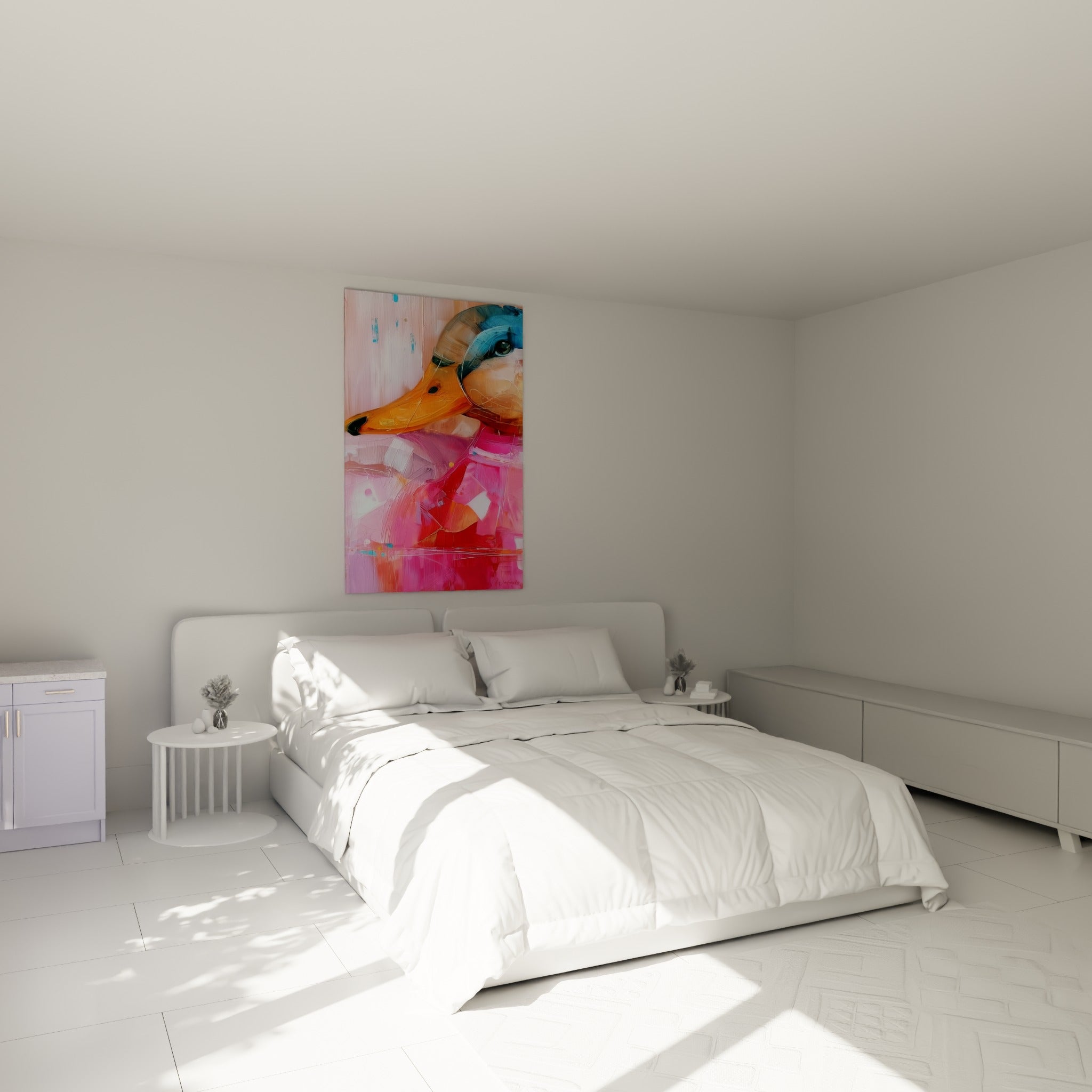 Canard orangé et bleu pétrole peint au couteau, accroché au-dessus d'un lit dans une chambre claire