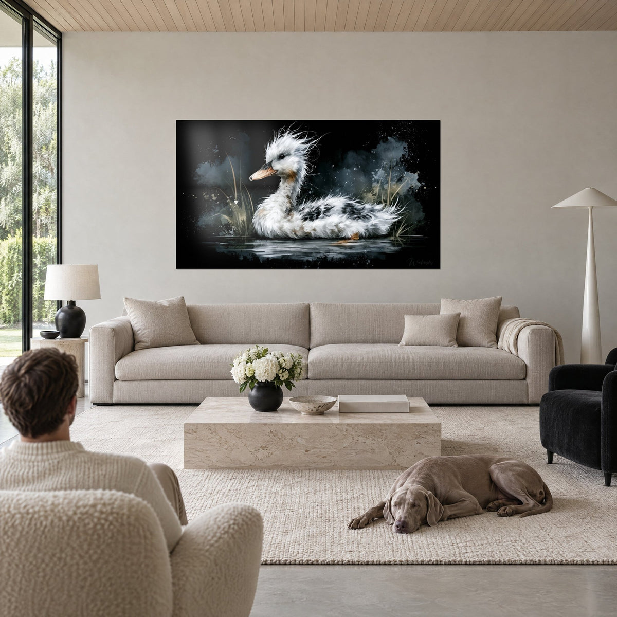 Tableau caneton ébouriffé blanc et noir sur eau sombre, plumes grises et bec orangé, au-dessus d'un canapé dans un salon lumineux
