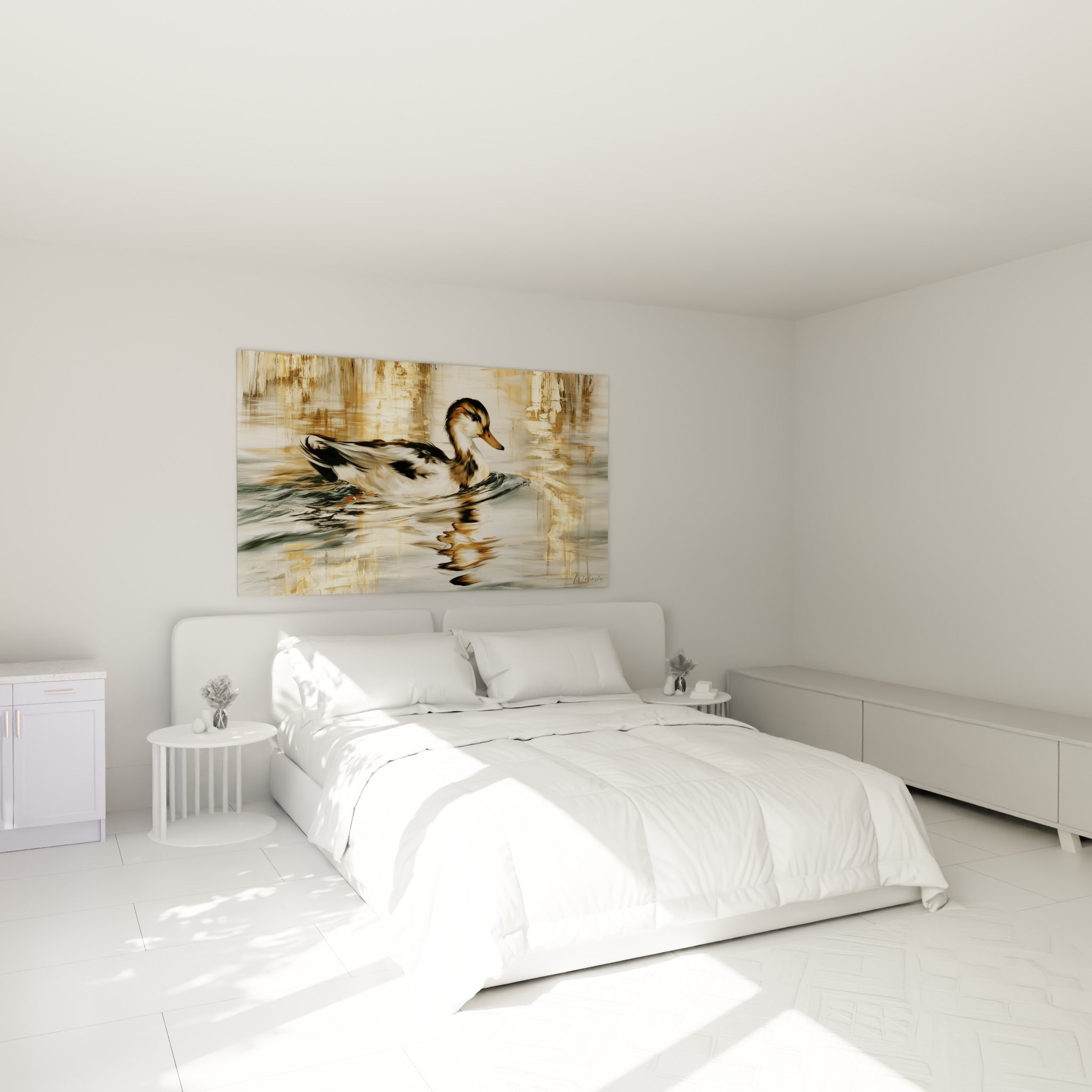 Canard fauve et doré glissant sur l'eau, accroché au-dessus d'un lit dans une chambre claire
