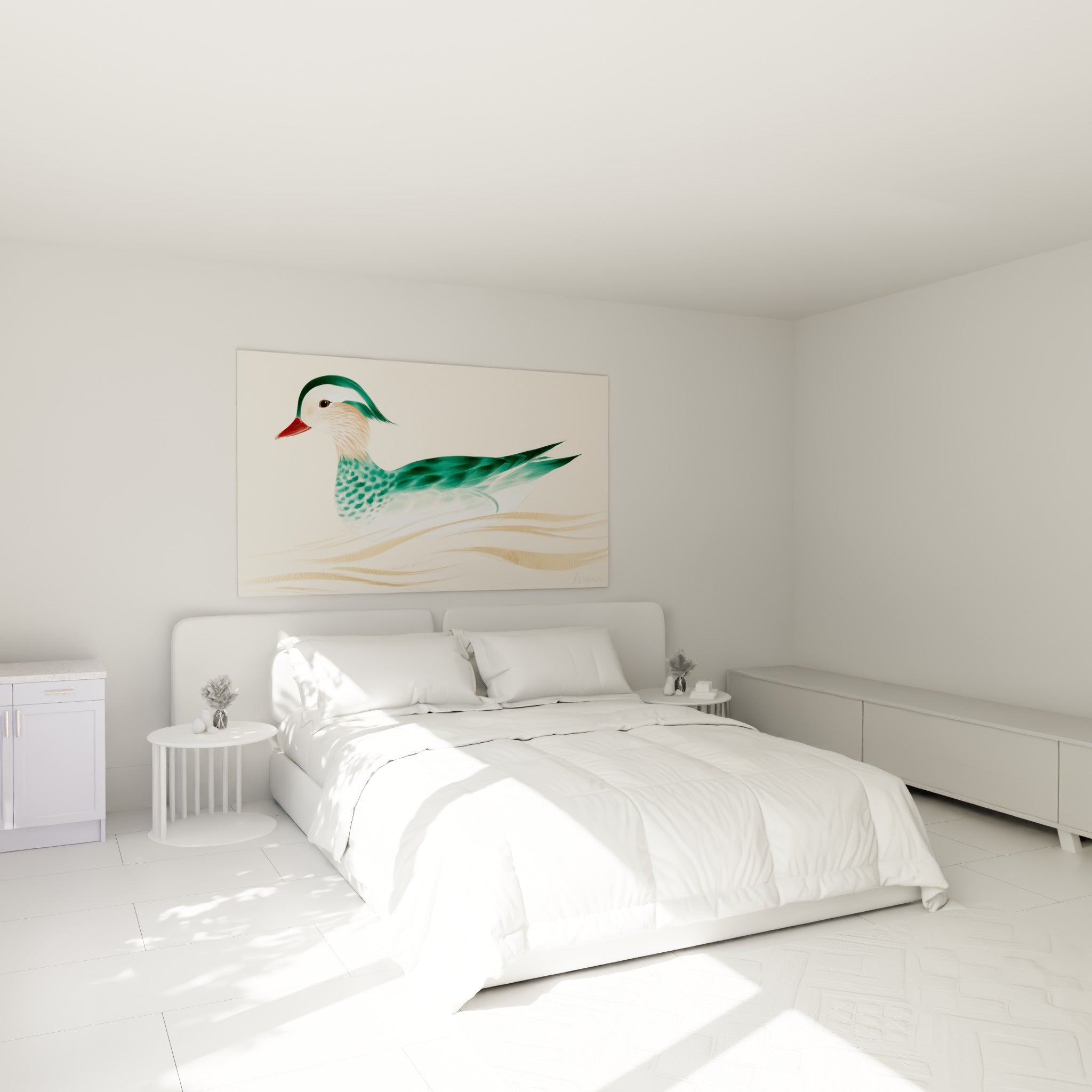 Oiseau vert émeraude et beige rosé illustré au-dessus d'un lit dans une chambre claire.