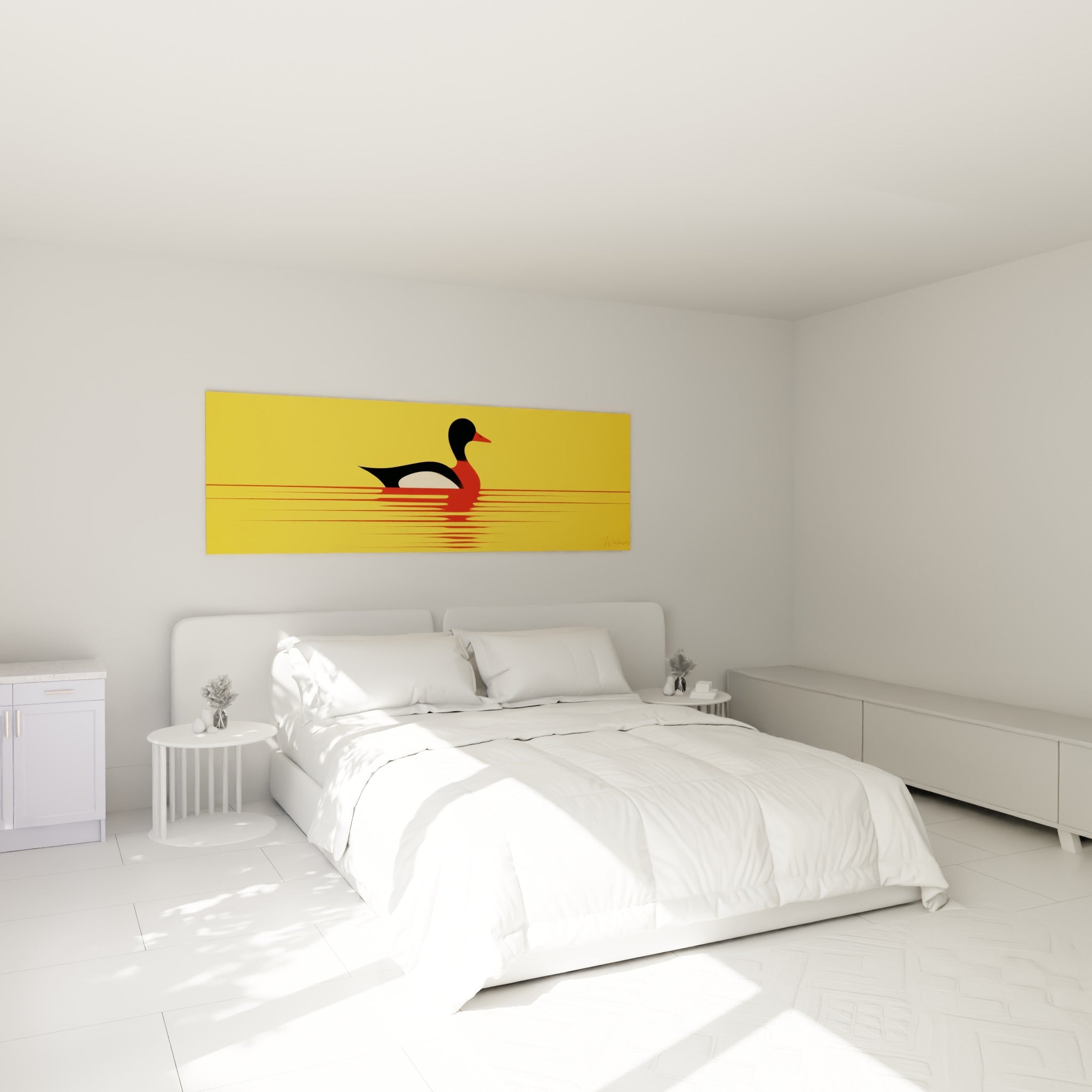 Silhouette d'un canard rouge et noir sur fond jaune, accrochée au-dessus d'un lit dans une chambre claire.