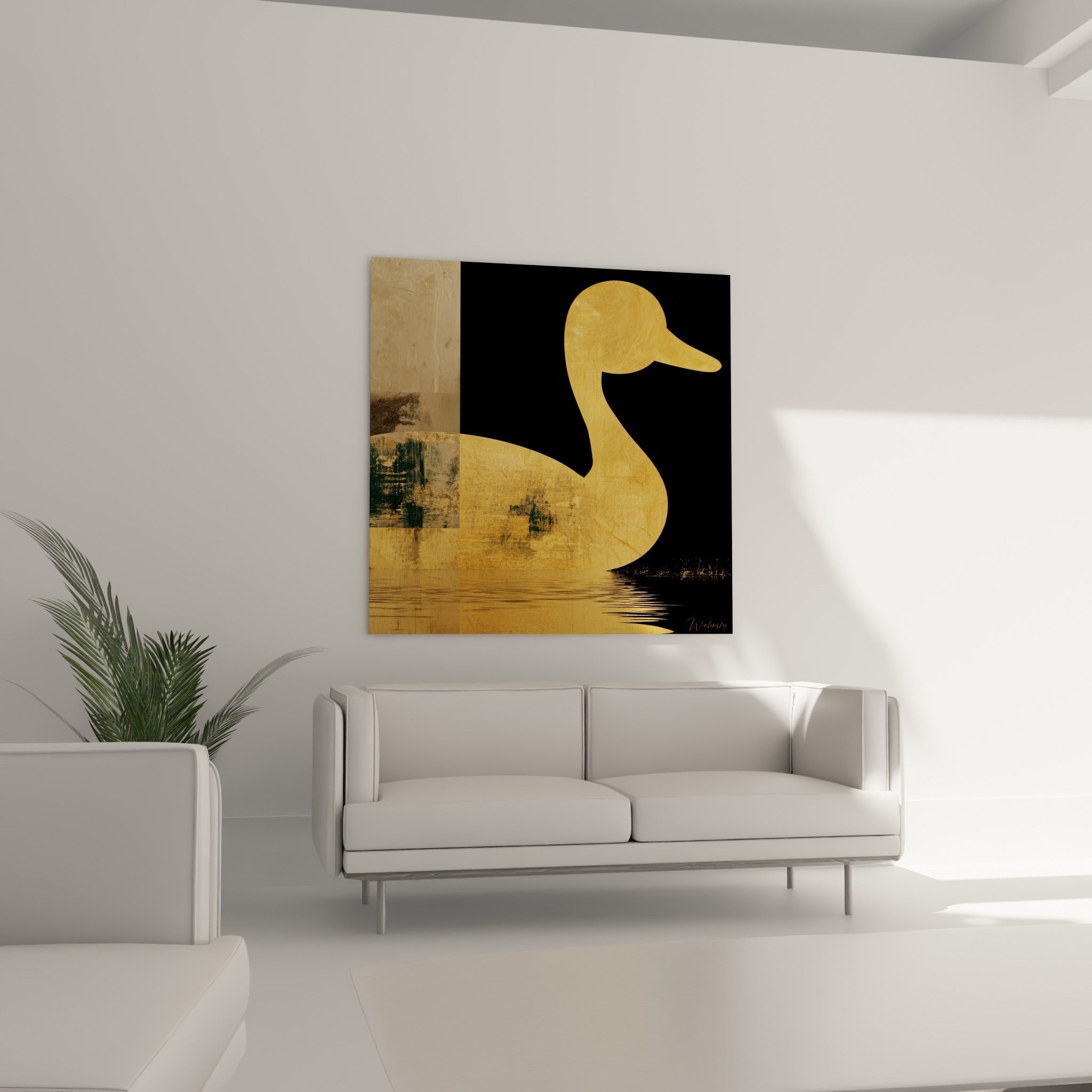 Corps ocre du canard aux reflets dorés contrastant le noir, au-dessus d'un canapé dans un salon lumineux