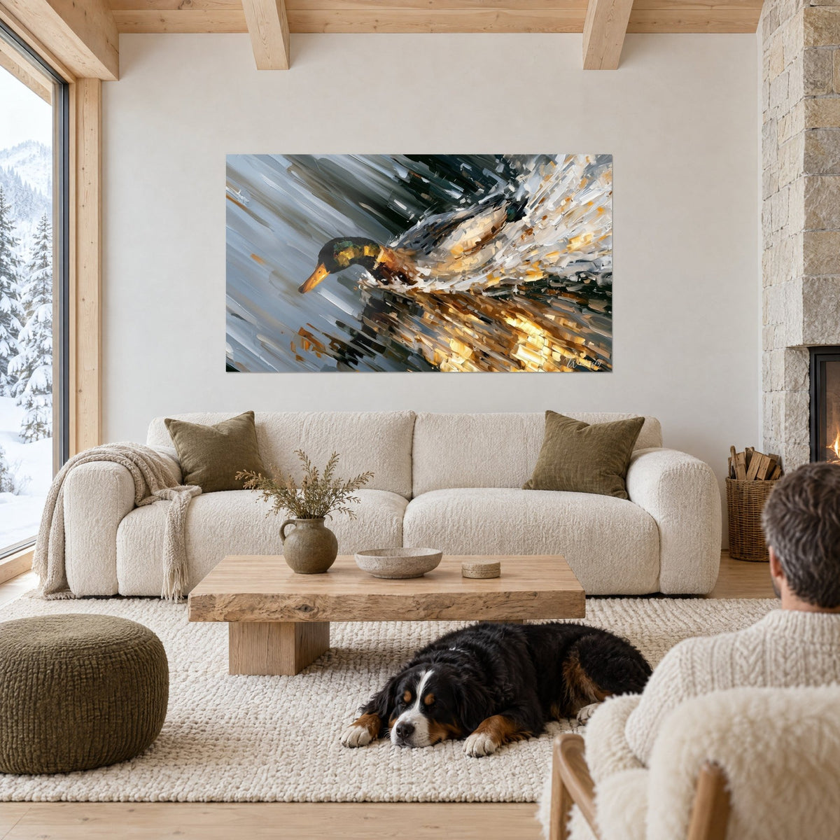 Tableau canard colvert plongeant son bec orangé dans l'eau grise, plumes dorées au couteau, au-dessus d'un canapé dans un salon lumineux