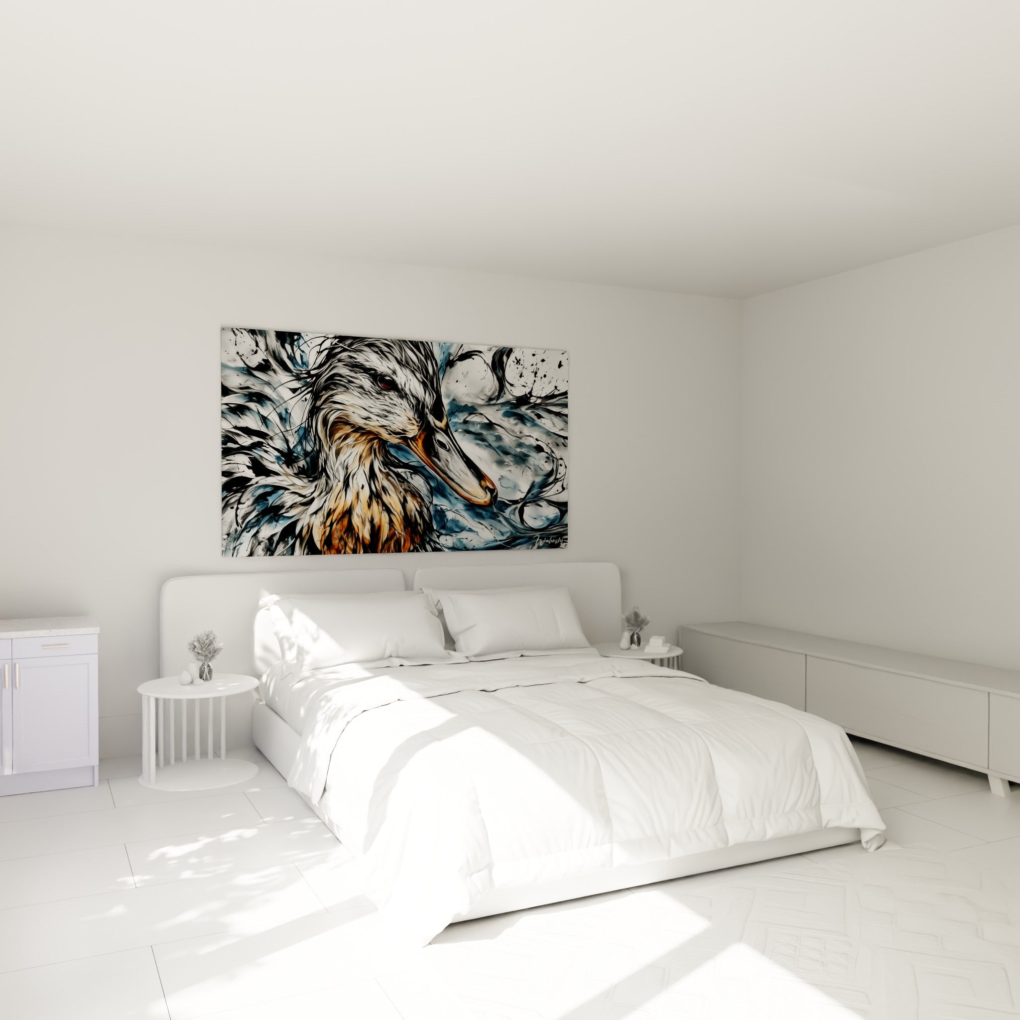 Regard perçant du canard aux tons bleu marine et ambre, au-dessus d'un lit dans une chambre claire
