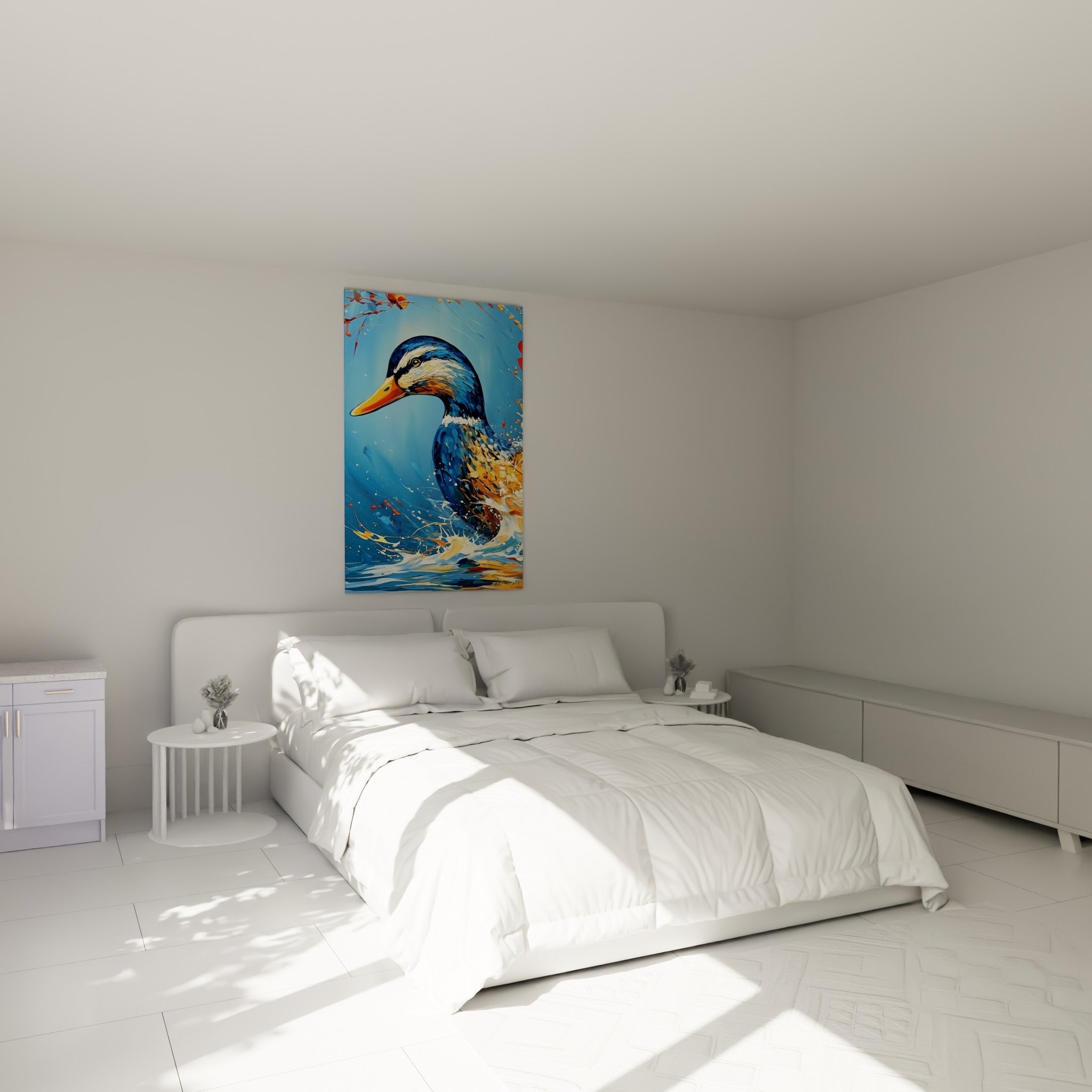 Oiseau aquatique bleu marine et ocre, éclat d'eau vif, accroché au-dessus d'un lit dans une chambre claire.