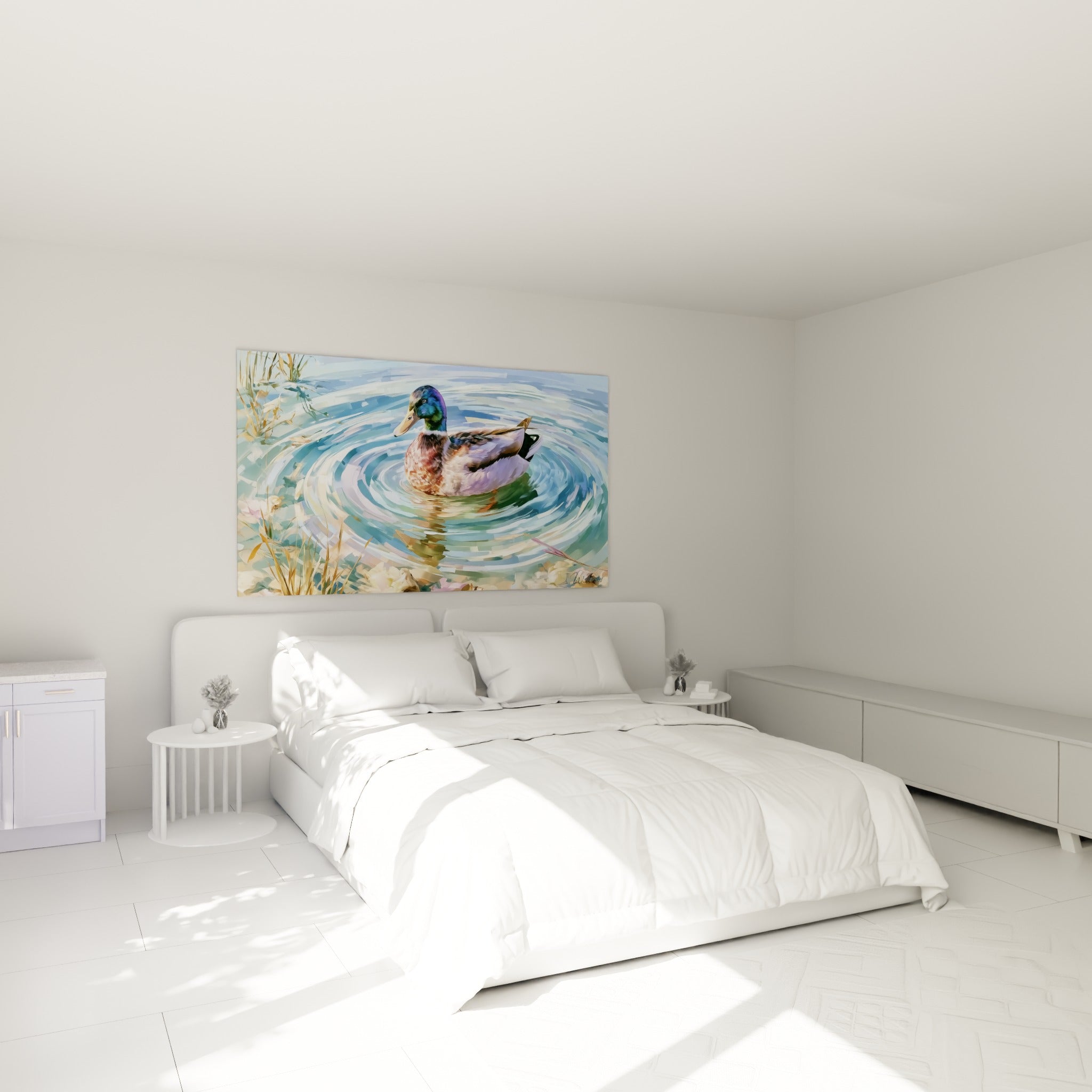 Colvert brun et bleu marine nageant paisiblement, au-dessus d'un lit dans une chambre claire