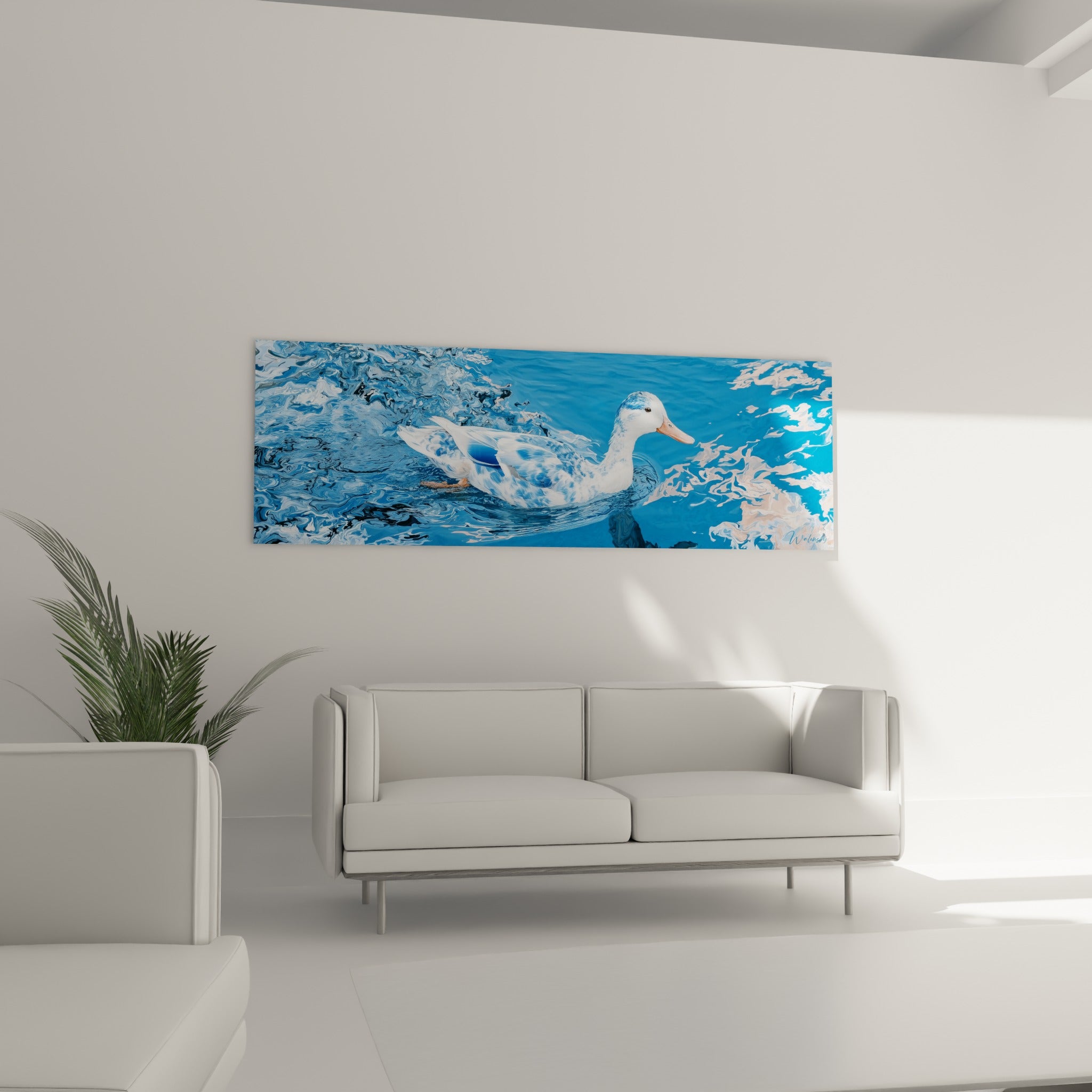 Oiseau aquatique blanc et bleu marine au-dessus d'un canapé dans un salon lumineux