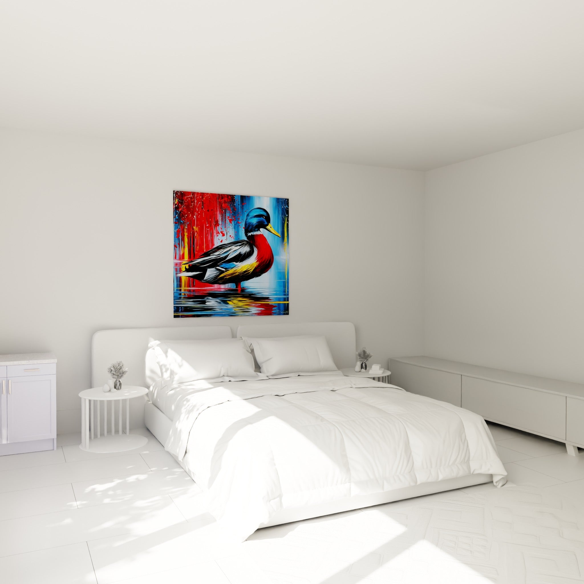Colvert aux plumes rouge et dorées peint au-dessus d'un lit dans une chambre claire
