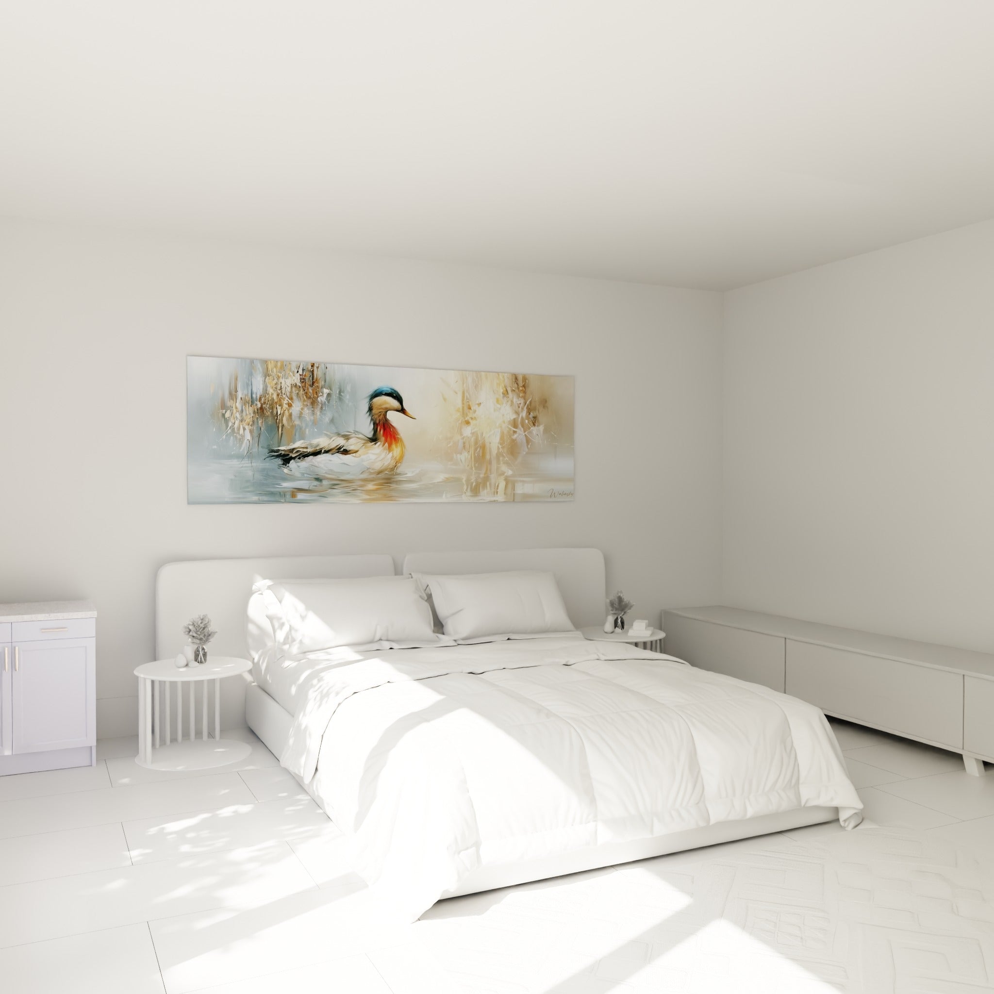 Canard aux reflets roux et bleus flottant sur l'eau, au-dessus d'un lit dans une chambre claire