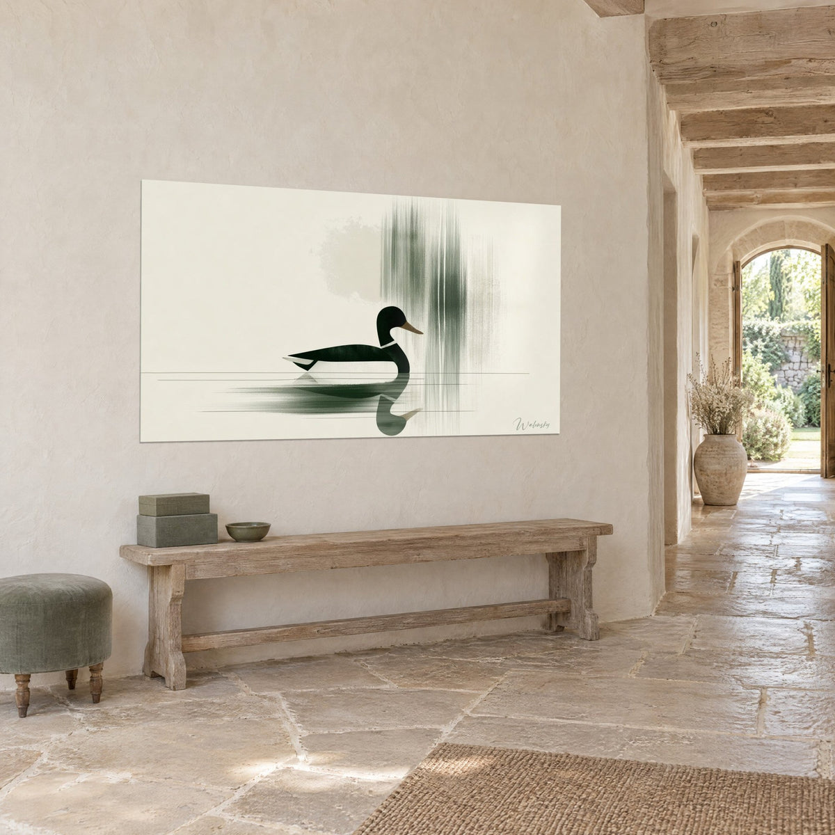 Tableau canard noir et bec brun glissant sur un miroir d'eau crème, traînées vertes verticales, vue de trois quarts, couloir de pierre claire