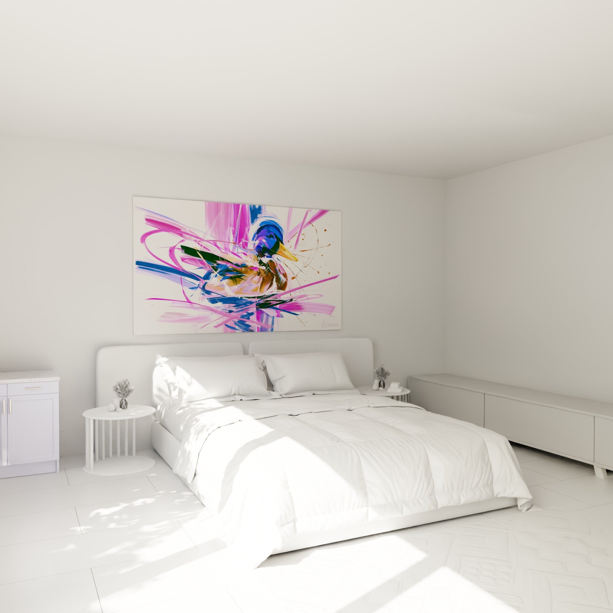 Colvert bleu marine et rose fuchsia peint en traits dynamiques, au-dessus d'un lit dans une chambre claire